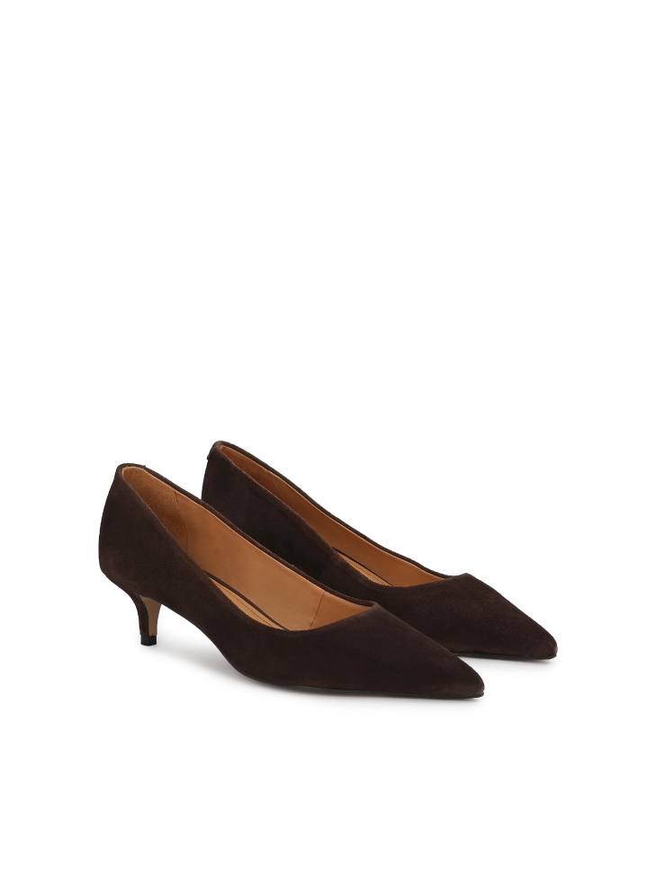 Brown low suede pumps