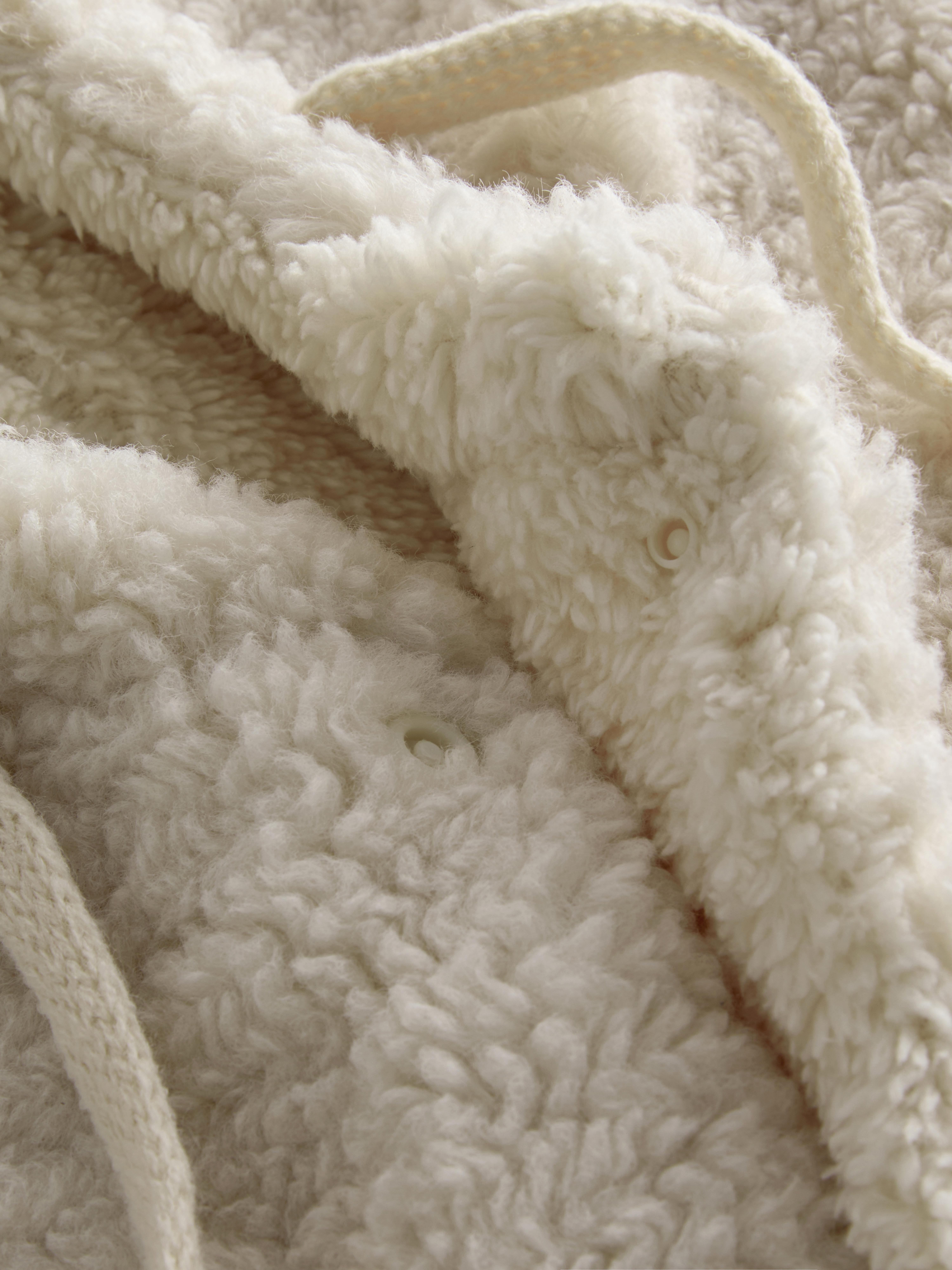 Paula Echevarría Borg Hood