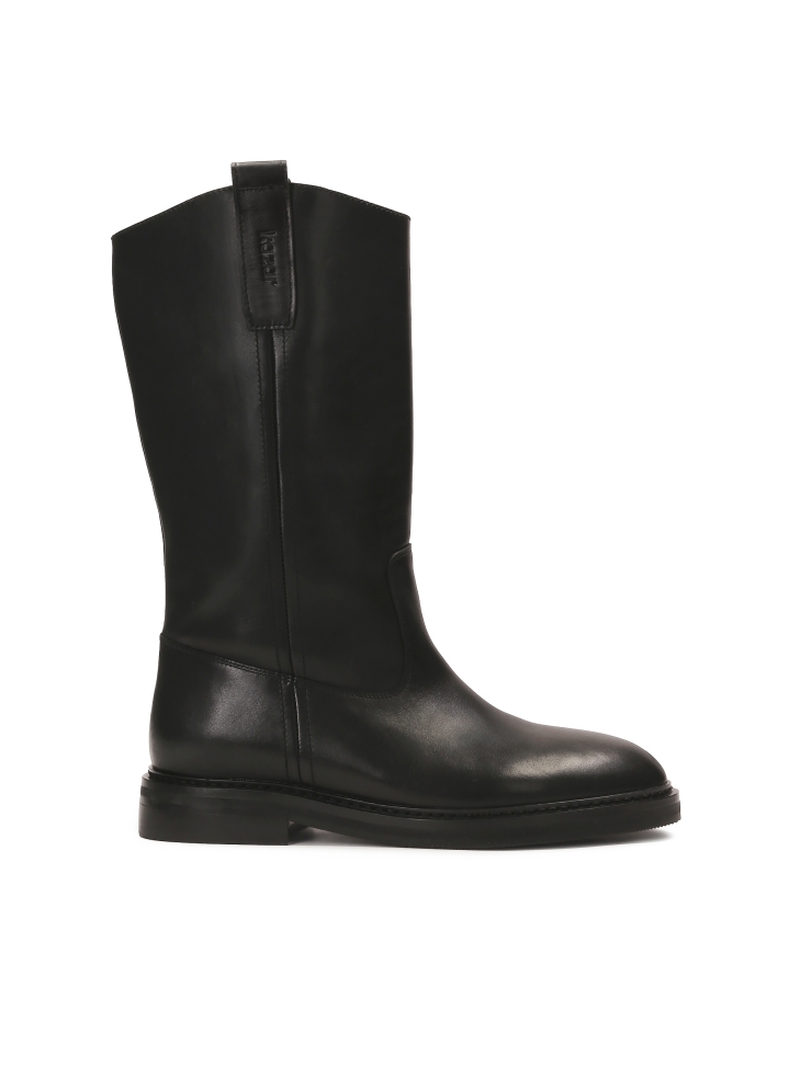 Slip-on leather boots with flat heel