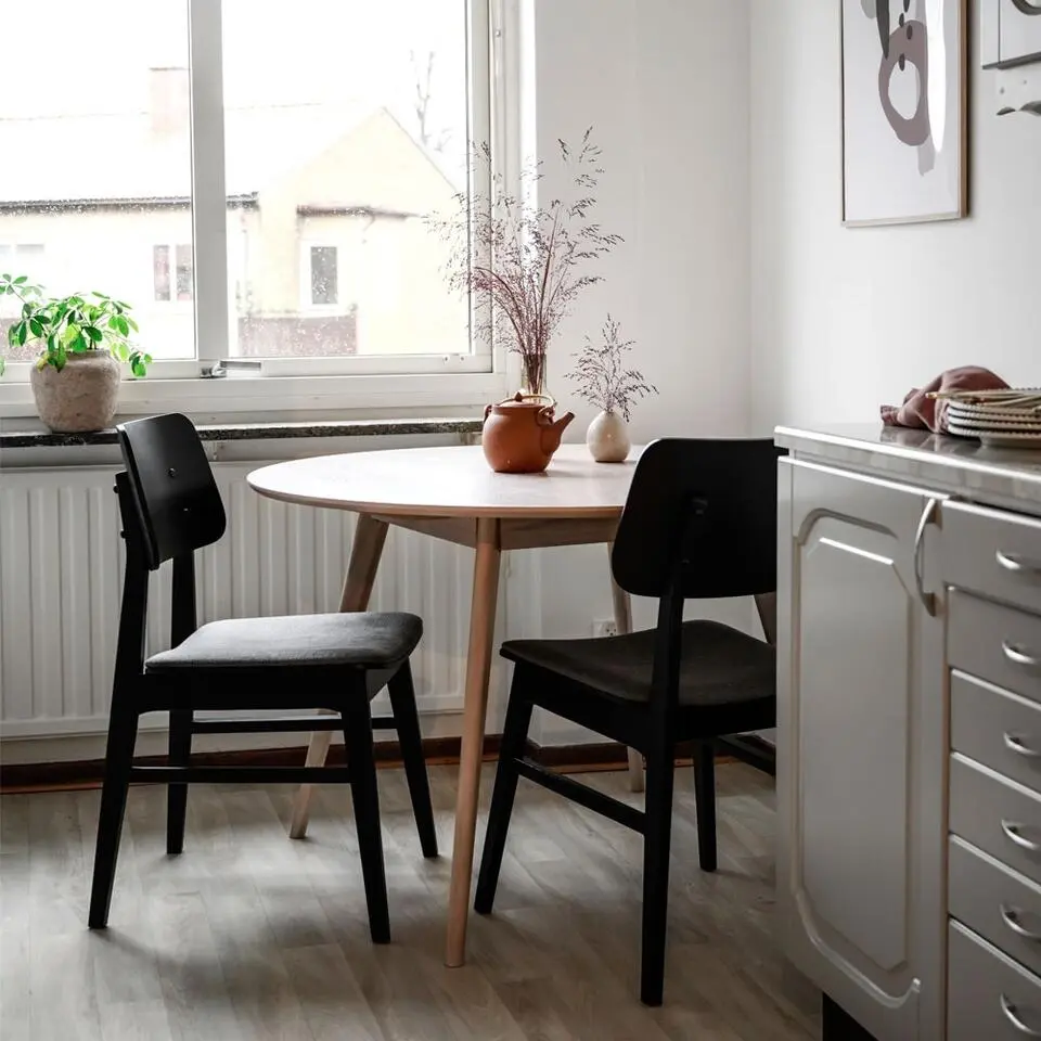 Rowico Home Nagano Eetkamerstoel Zwart - Grijs Kussen - Set Van 2