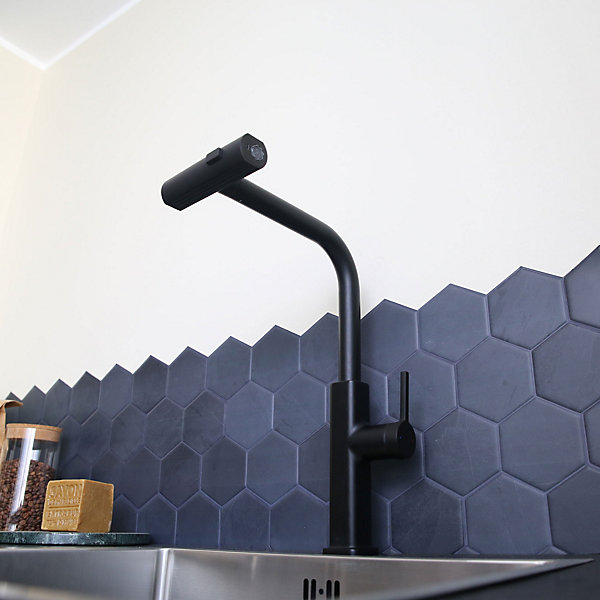 Mitigeur de cuisine noir mat cascade Essebagno Esseswitch
