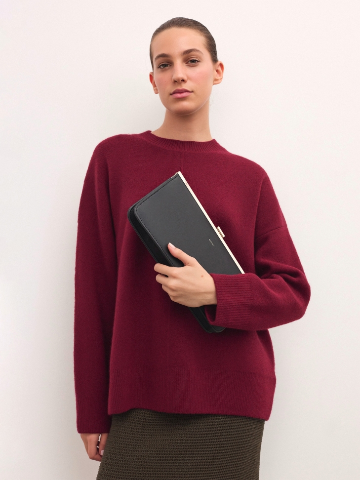 Elegant black clutch bag with gold frame