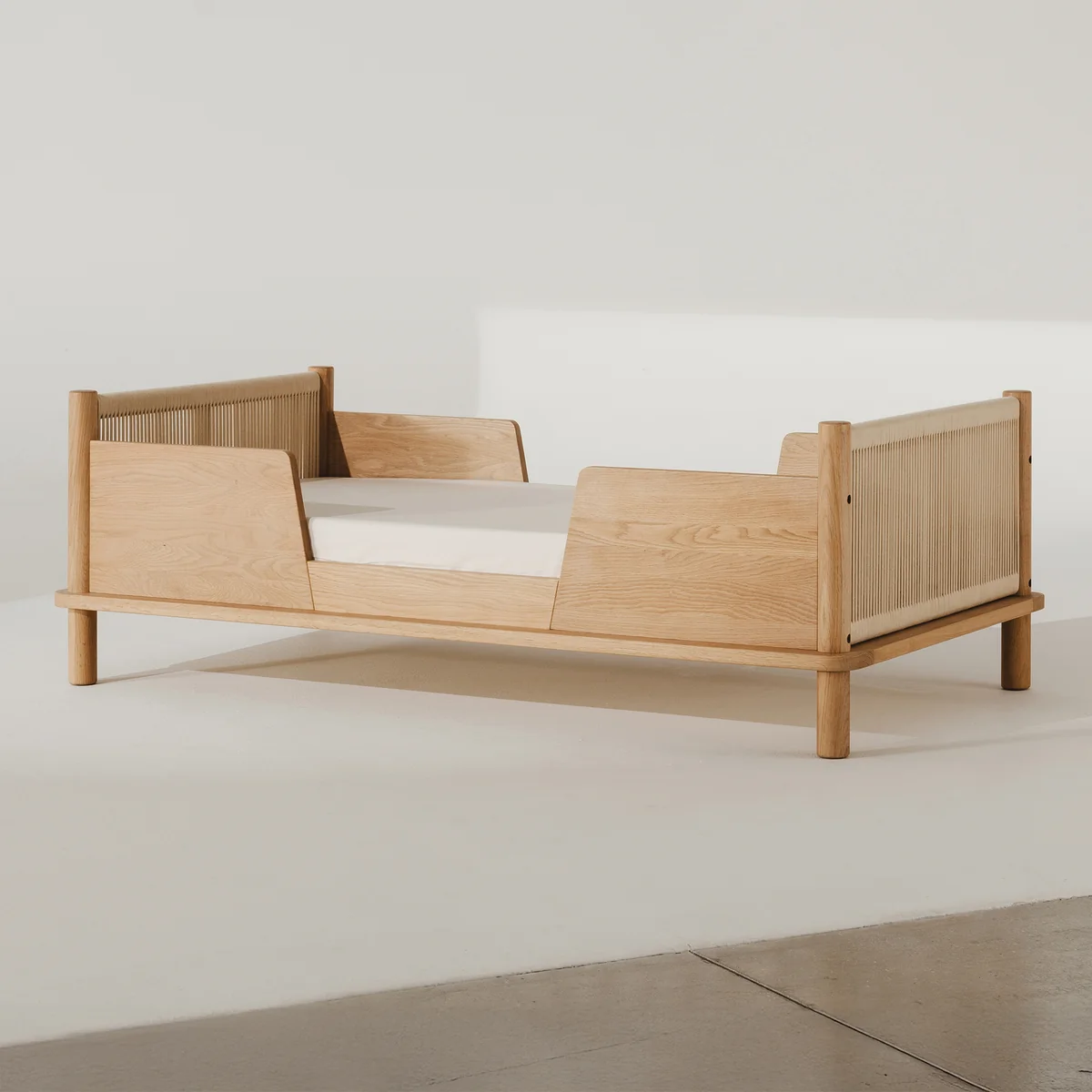 Nobodinoz - Latitude Evolutive Junior Bett mit Rausfallschutz, 70 x 140 cm, Eiche natur