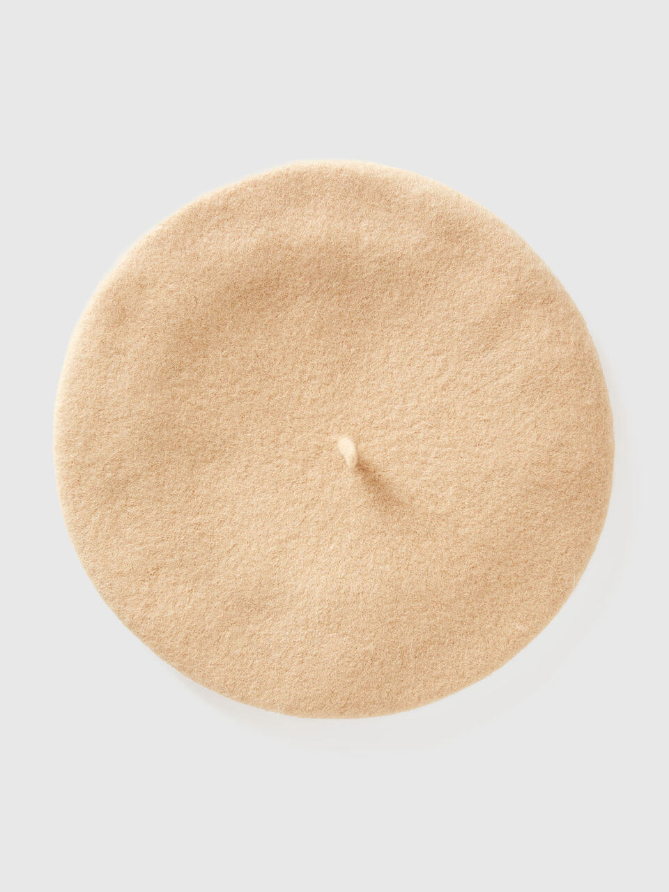 Classic beret in wool blend