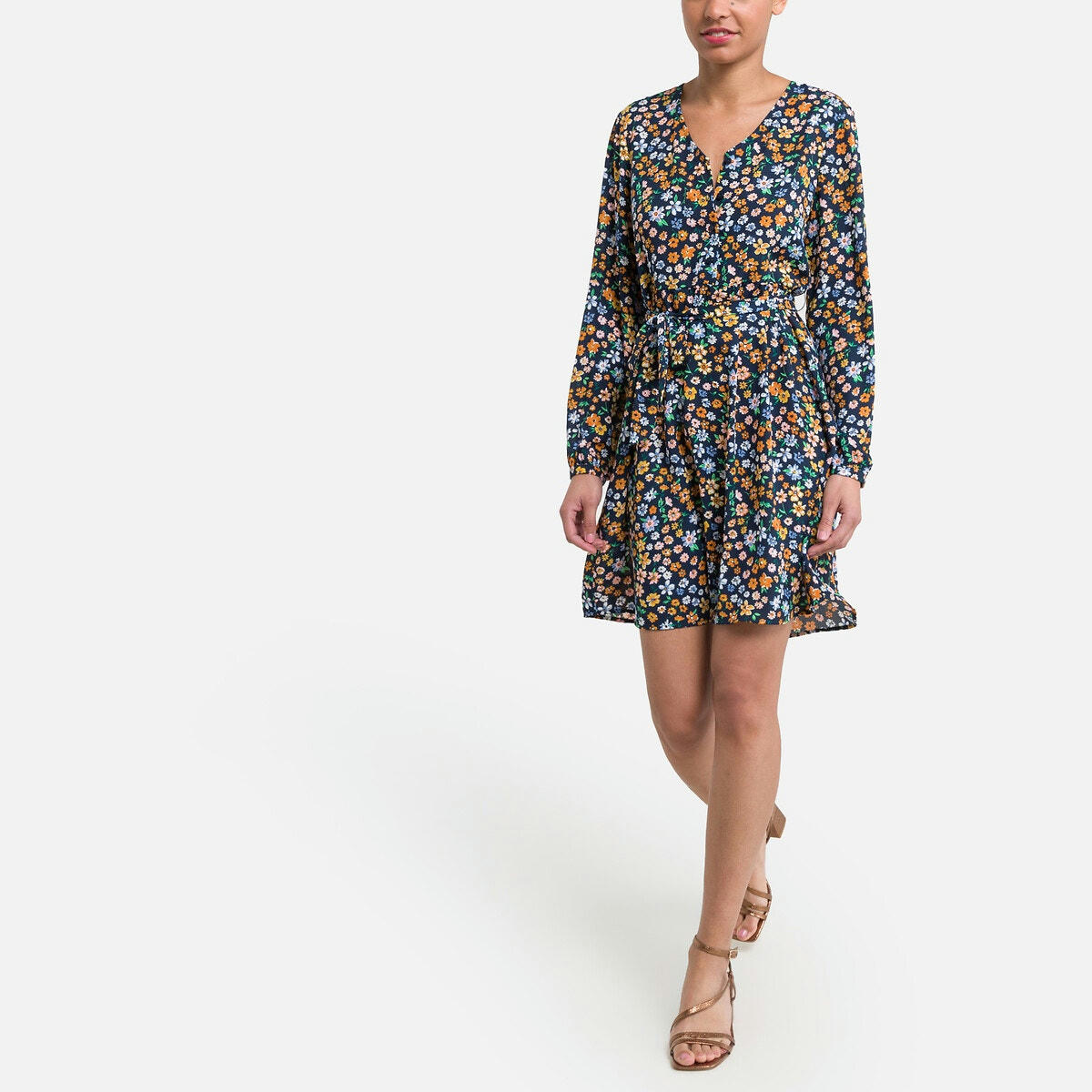 Robe fleurie, col V
