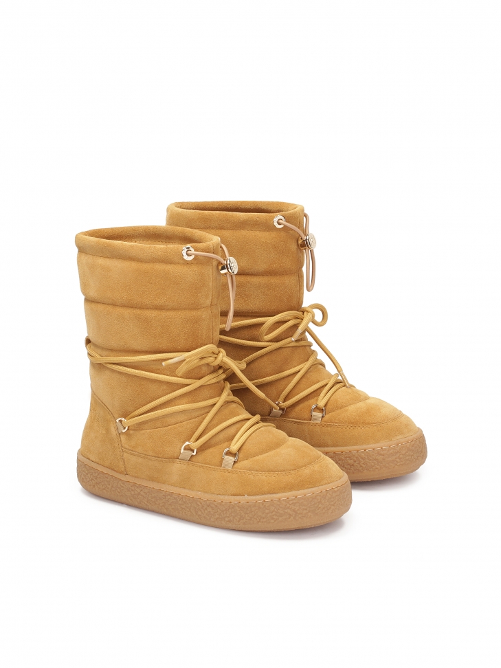 Suede snow boots with high upper