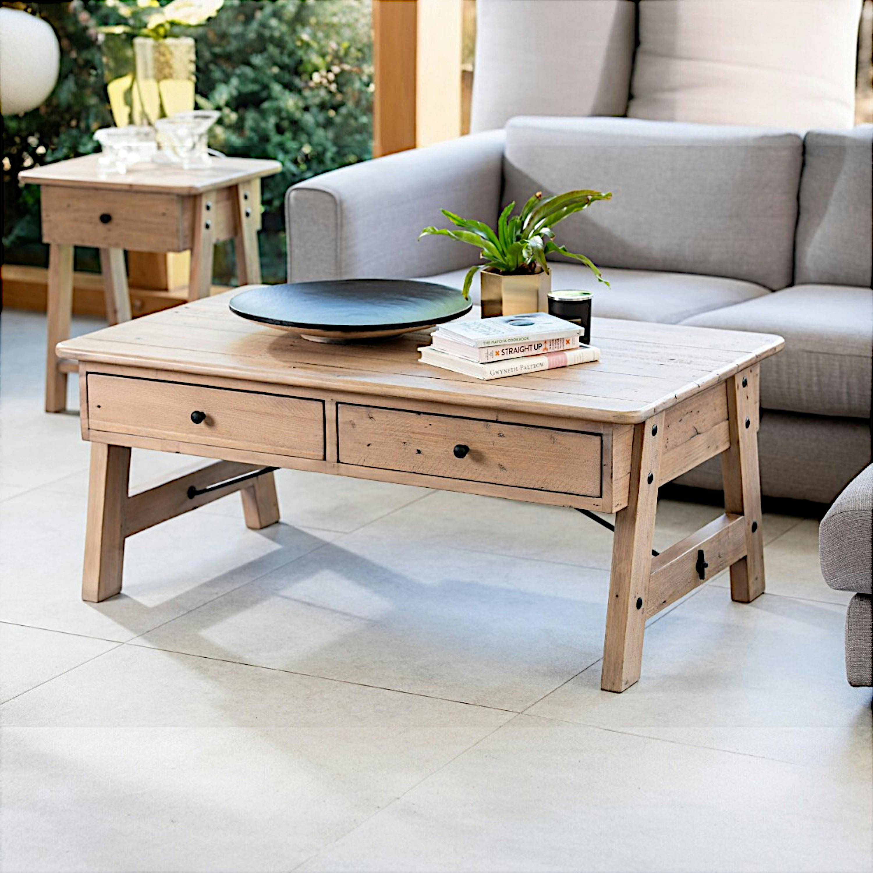 Table basse avec rangement bois recyclé clair tréteaux SALERNE