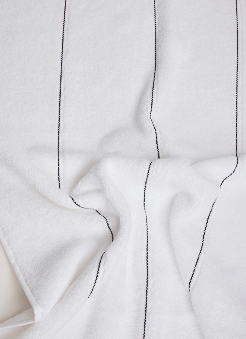 DRAP DE DOUCHE UNI EN COTON AVEC MICRO RAYURE BLANC/NOIR