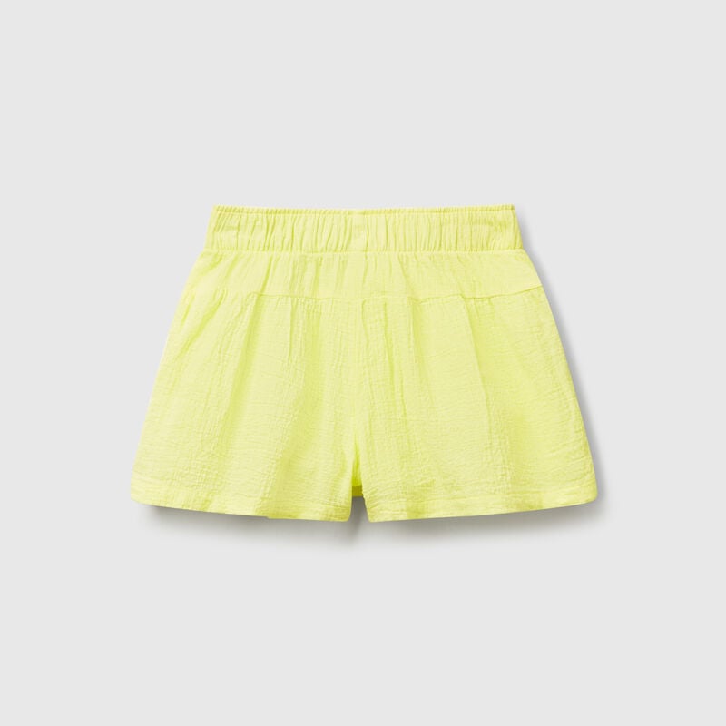 Lightweight shorts with drawstring