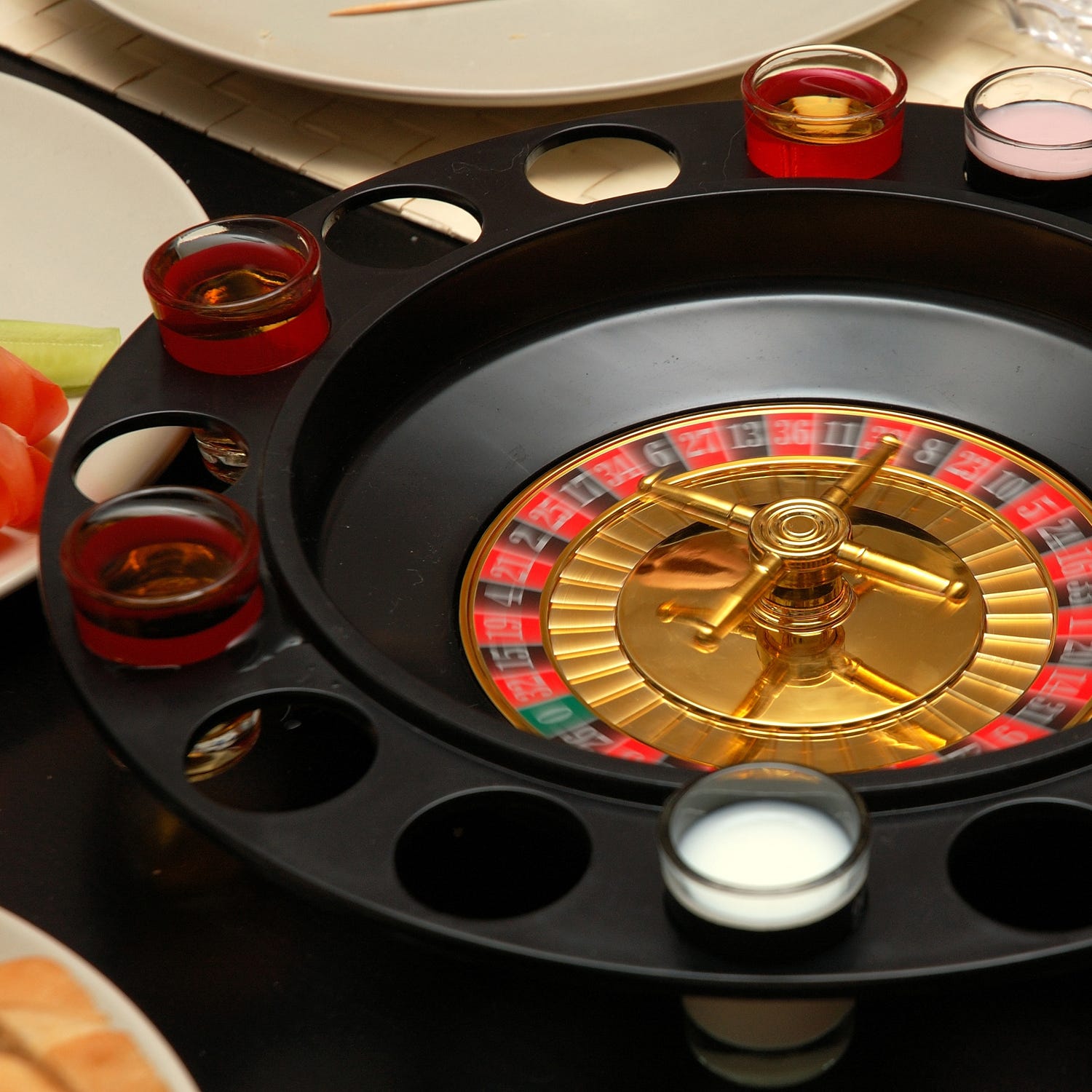 Roulette alcolica con 16 bicchierini