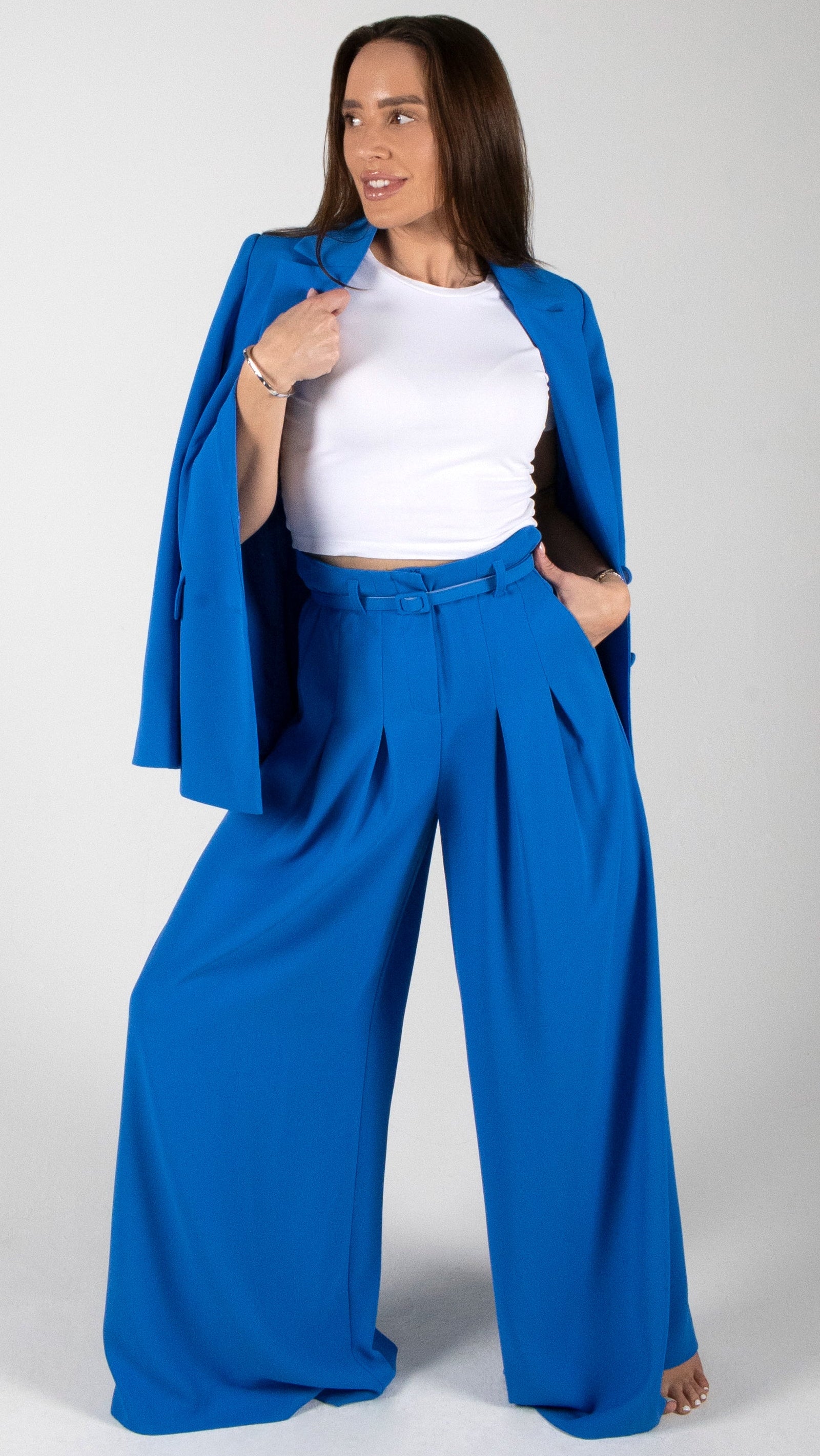 HOSE WIDE LEG MIT BUNDFALTEN & GÜRTEL