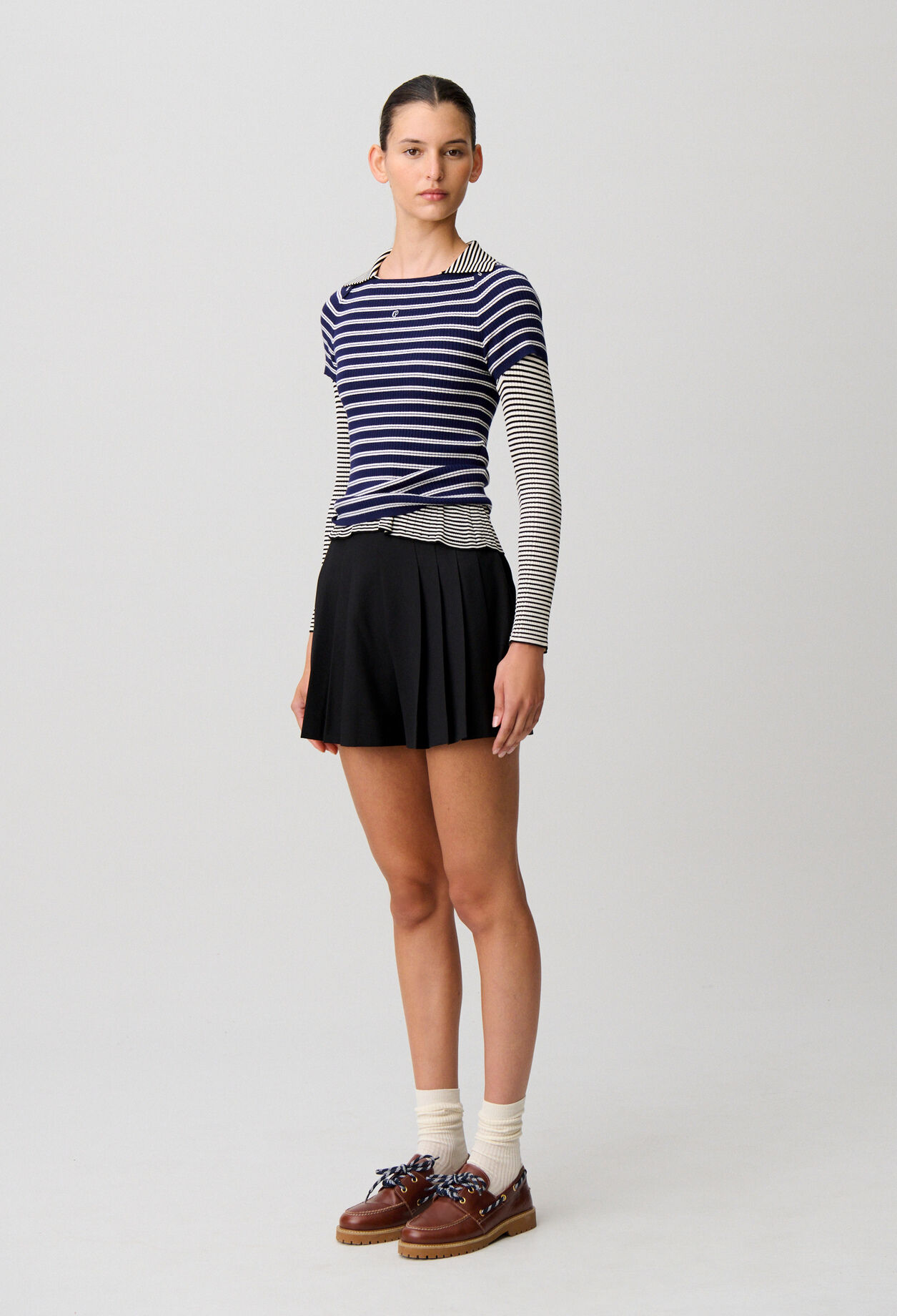 Short évasé plissé noir
