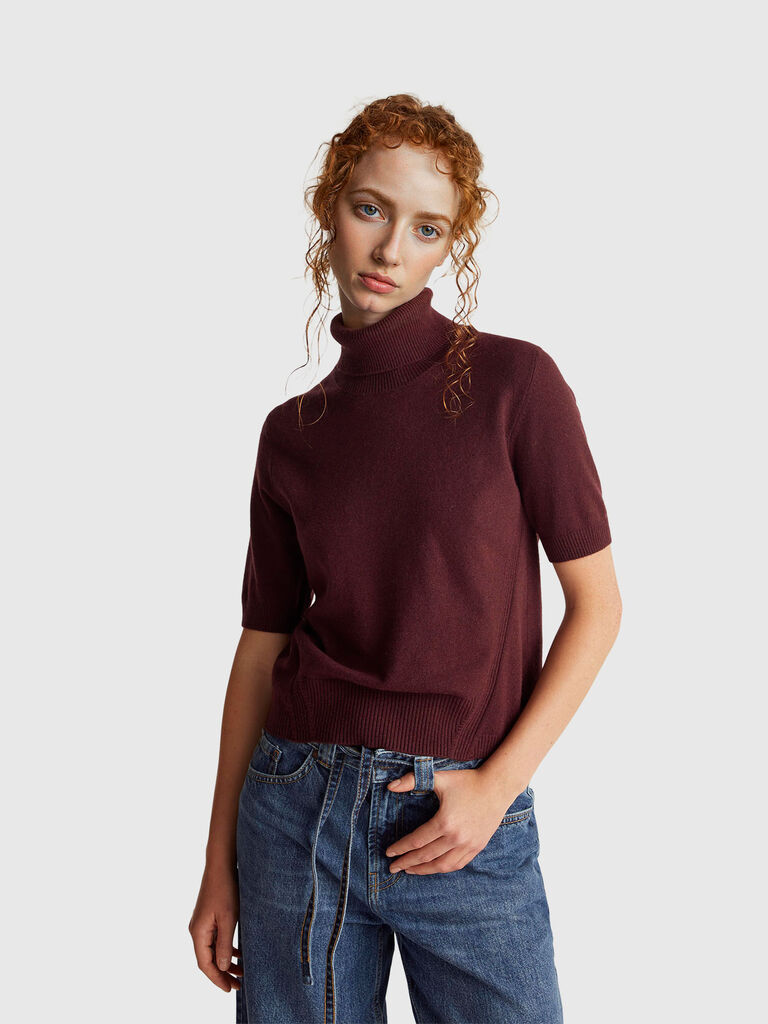 Burnt brown short sleeve turtleneck in cashmere blend