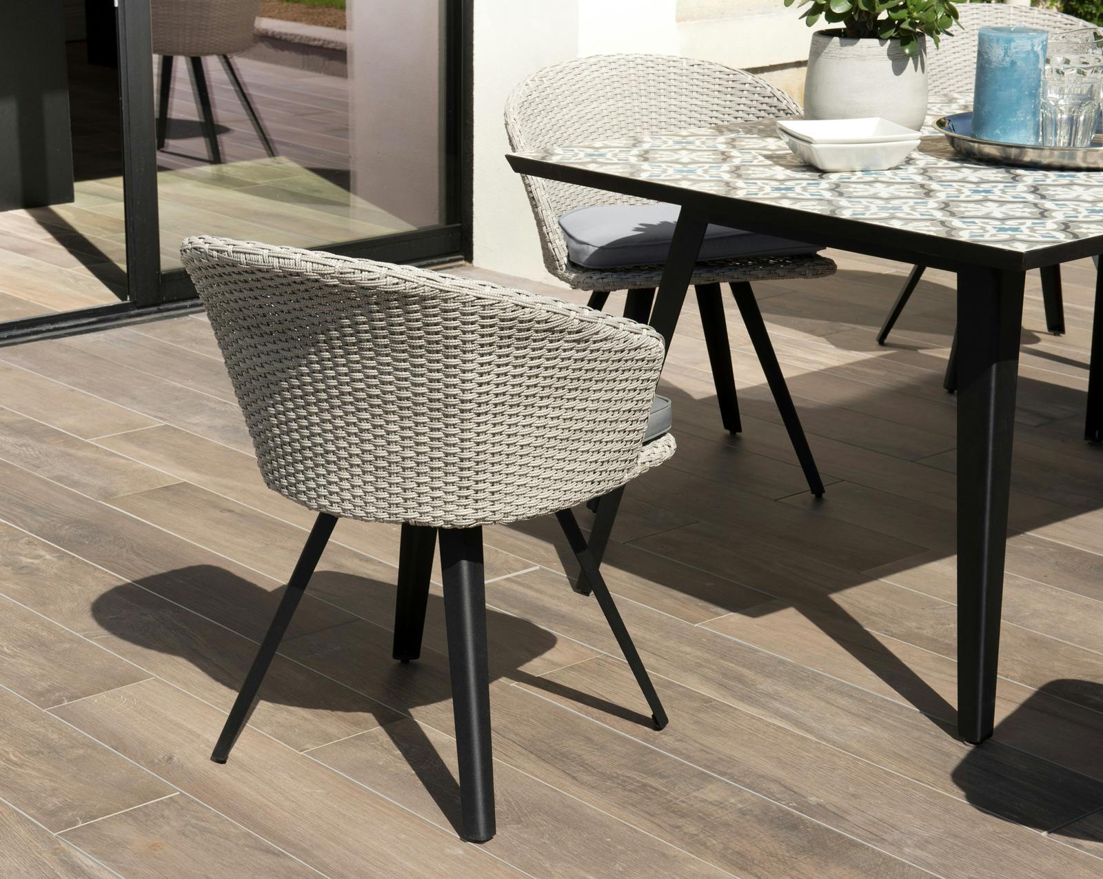 Fauteuil de jardin en résine tressée couleur grise coussin gris DETROIT