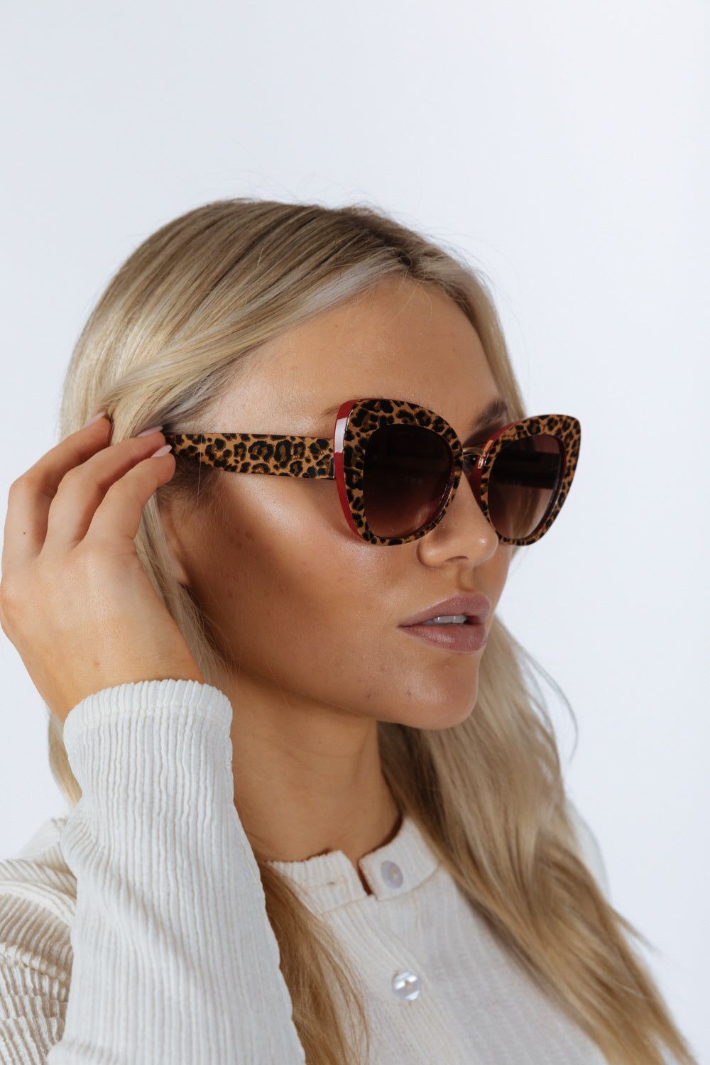 SVNX Oversized Cat-Eye Sunglasses in Brown Red