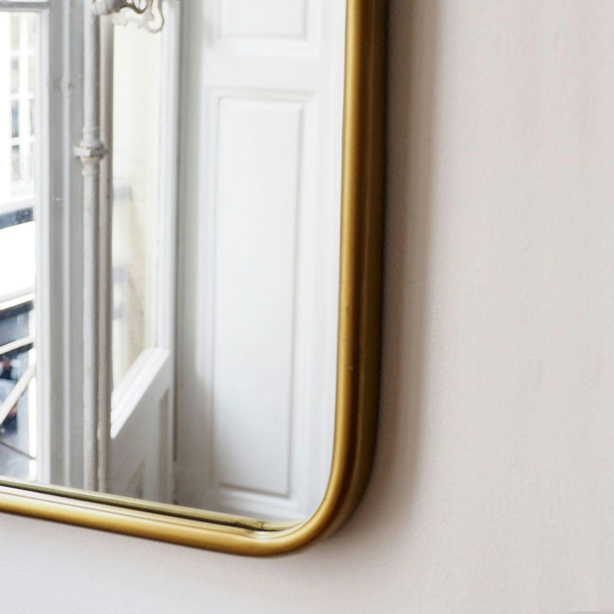 UPTOWN - Miroir carré angles arrondis laiton or 65x65