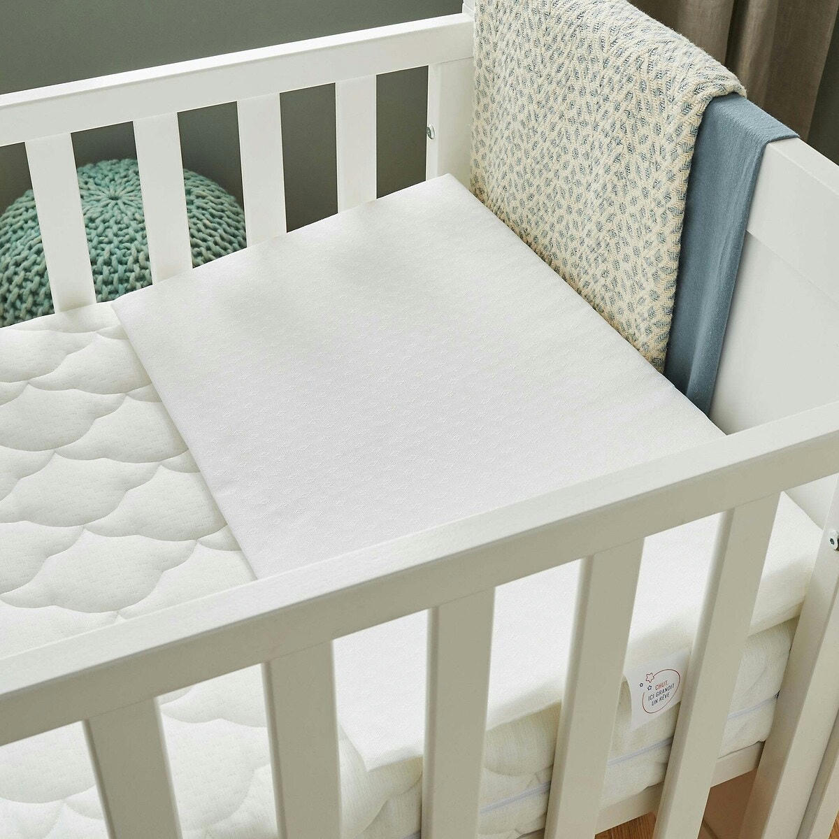 Plan incliné pour lit bébé