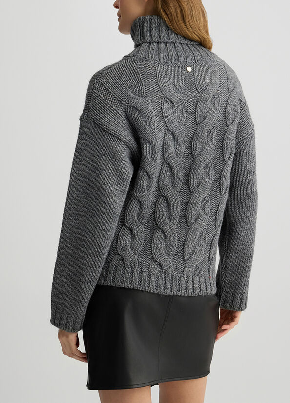 Dolcevita con lavorazione a trecce