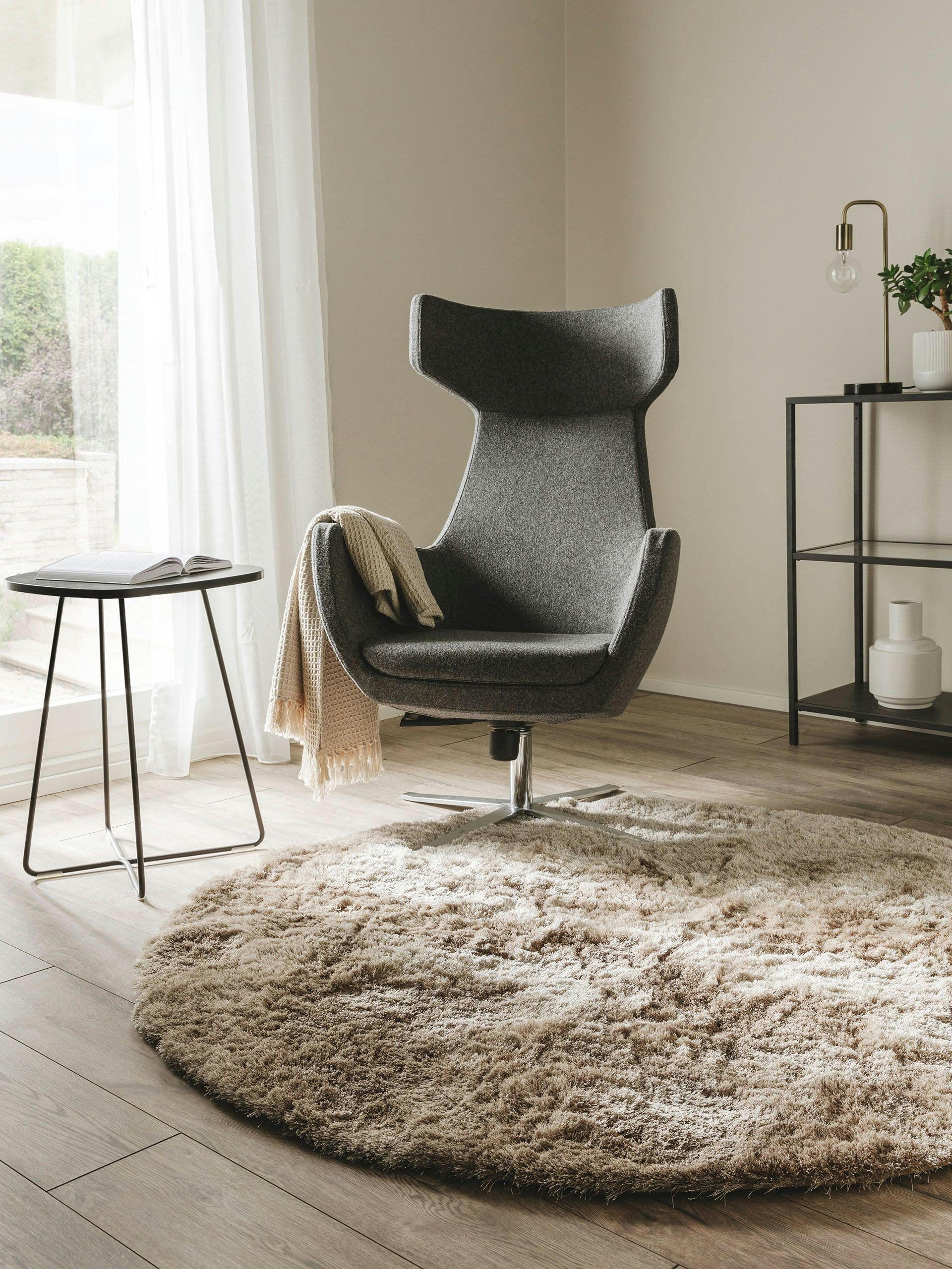 WHISPER - Tapis à poils longs marron clair D 160 rond