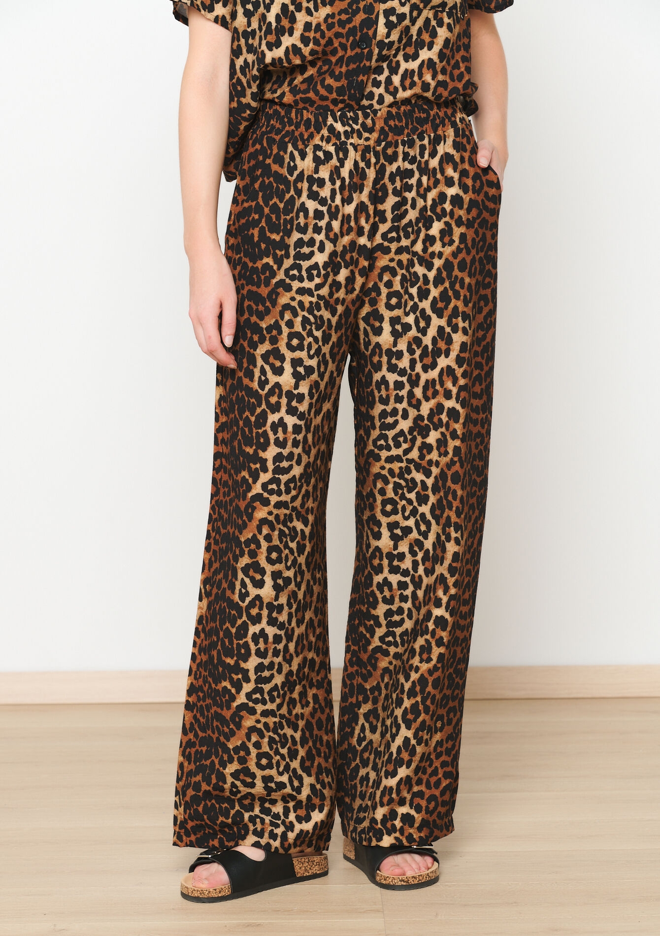 Losse broek met luipaardprint