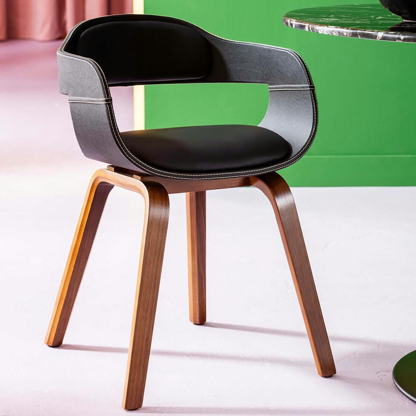 COSTA - Chaise avec accoudoirs noire et peuplier laqué