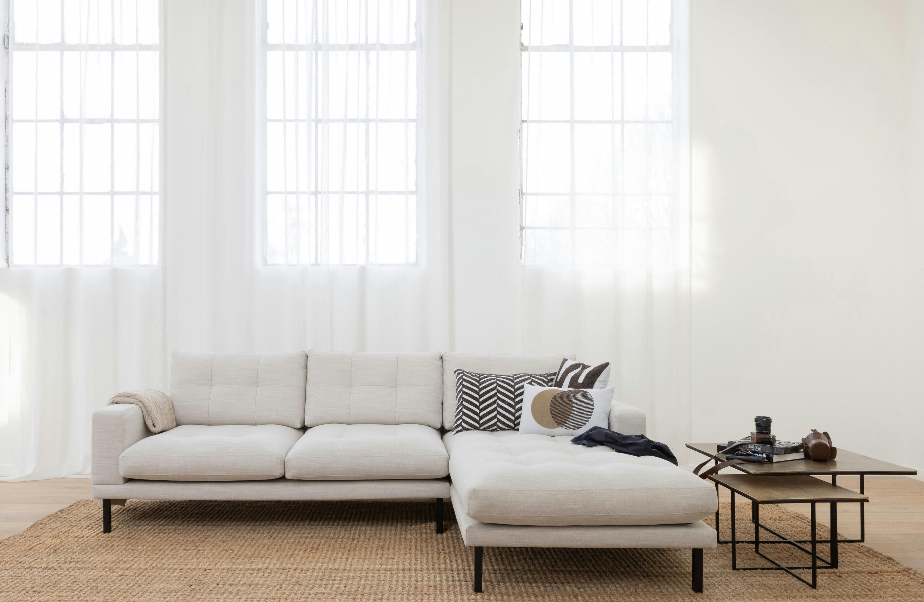 OLAN - Lot de 2 tables d'appoints en métal doré