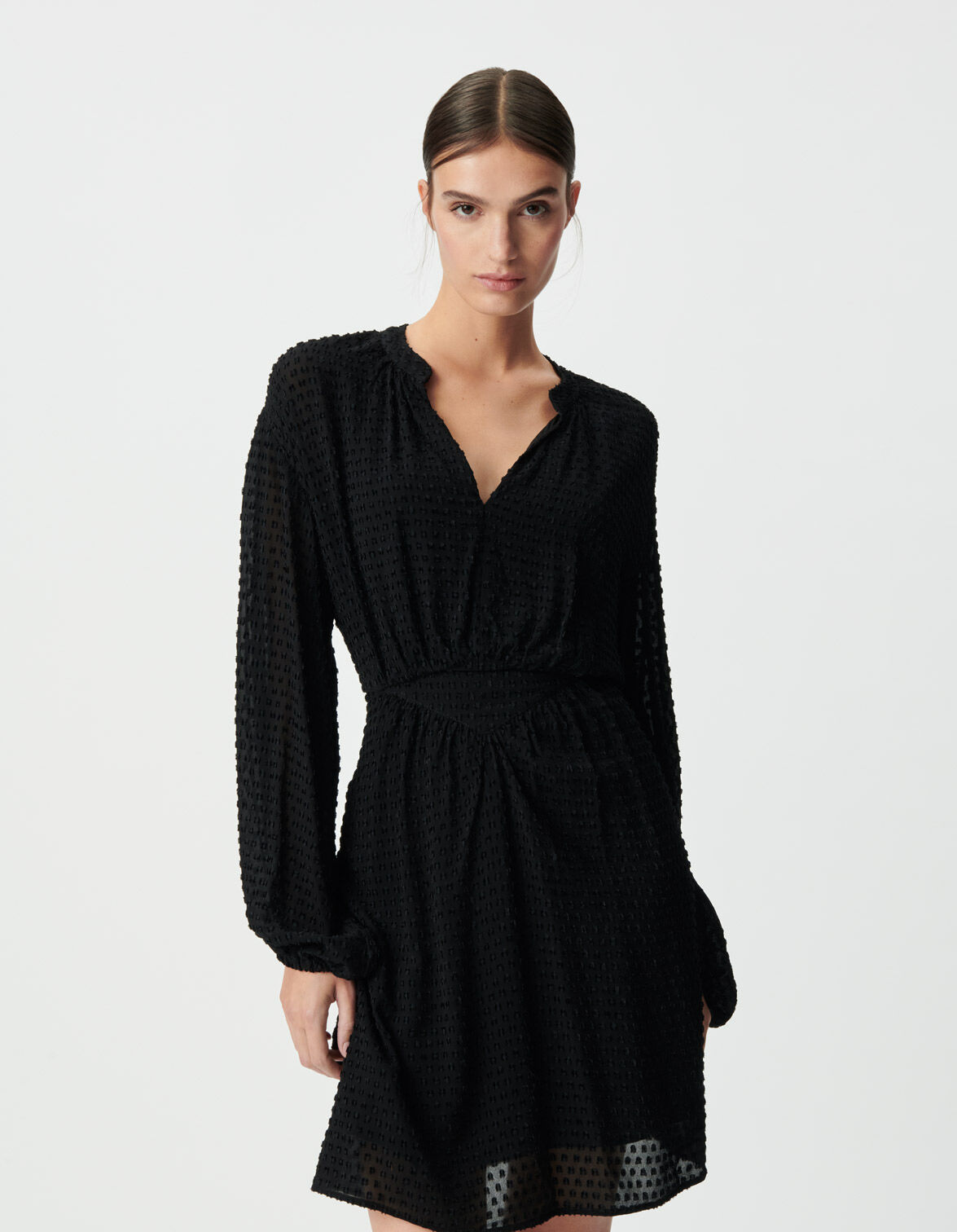 Robe noire à col V et manches longues pour femme