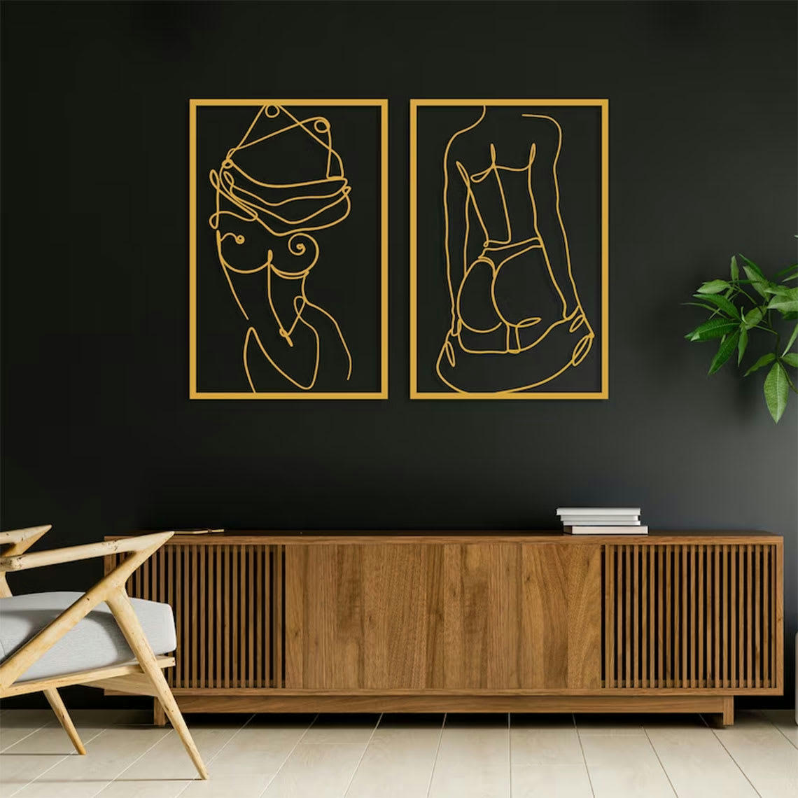 MINIMALISTE - Décoration murale minimaliste femme nue en métal doré 90x68 cm