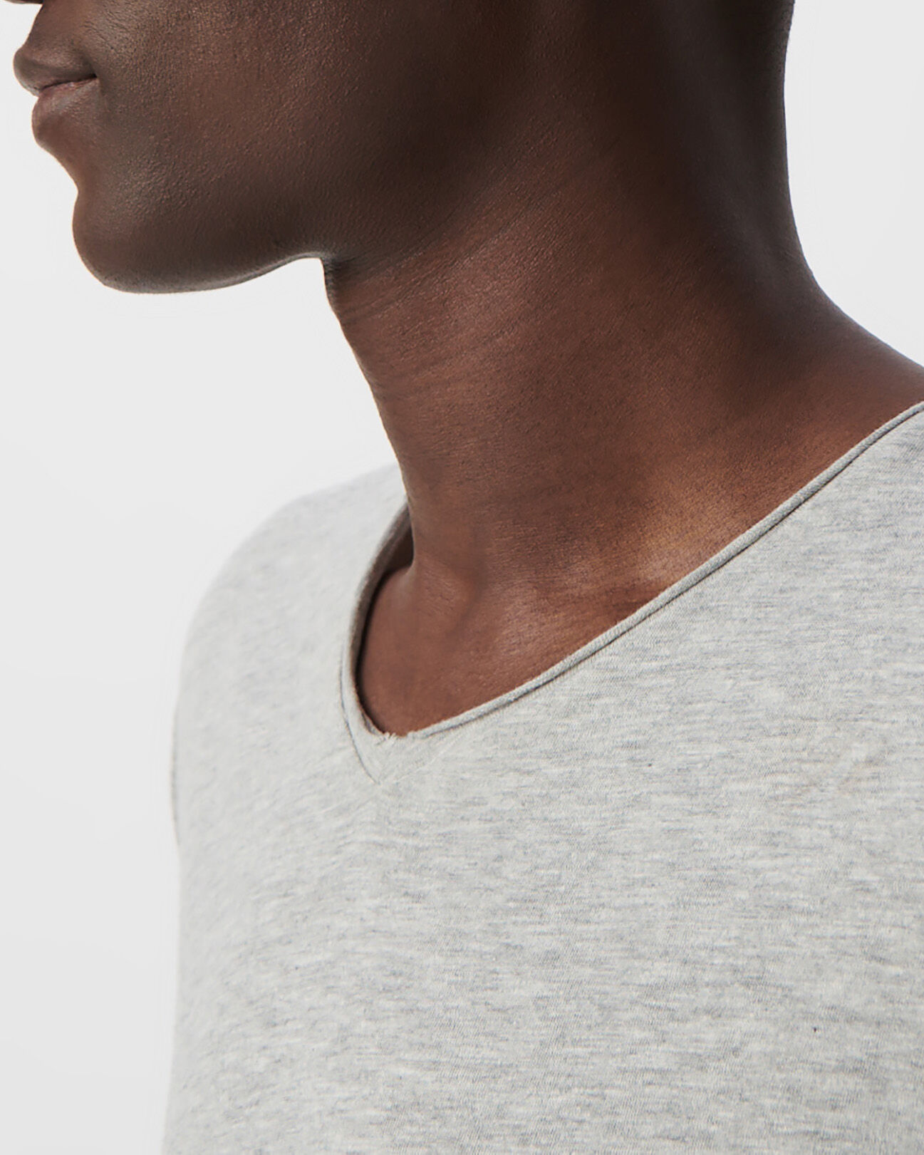 T-shirt L'Essentiel gris col V Homme