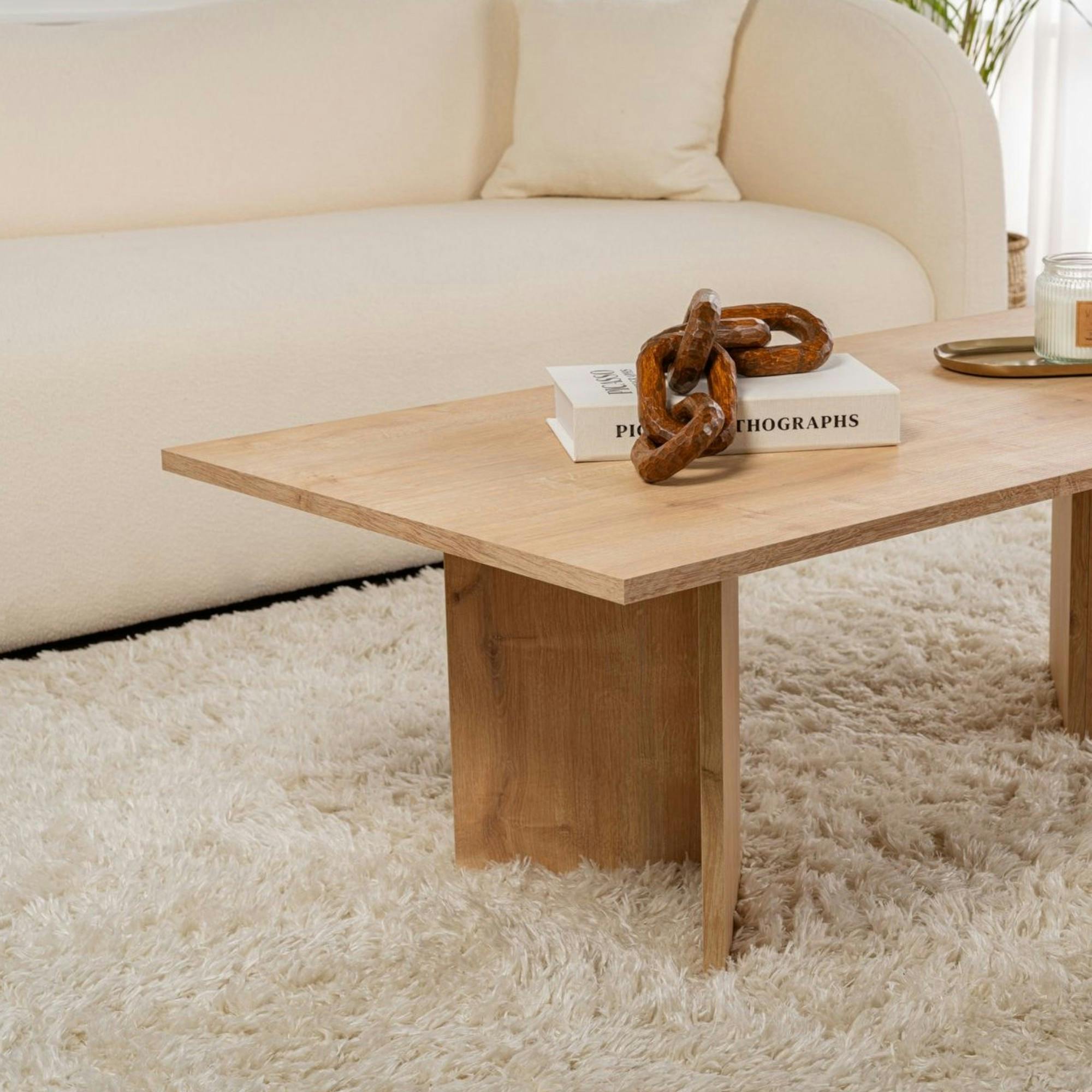 Table basse moderne effet chêne clair - pieds en V MARFA