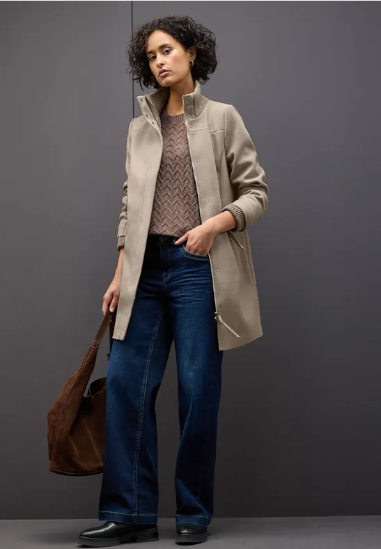 Mantel mit Strickdetails