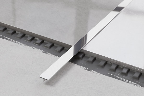 Couvre-joint profilé décoratif Ts Ilcom en inox rectifié Argent poli - 15mm x 2440mm x 0,65 ep.