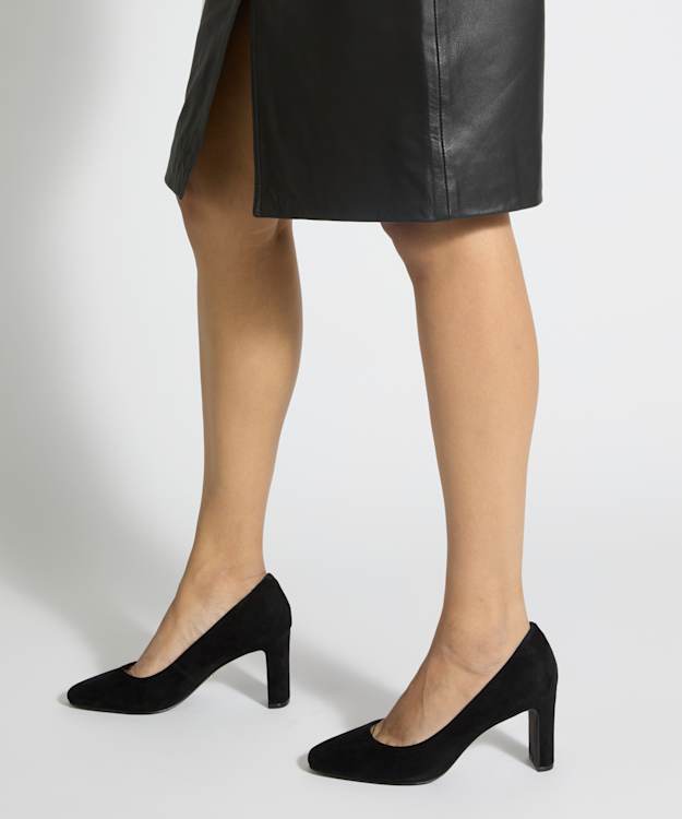 Arriving Black - Wide Fit High Block Heel Court Shoes