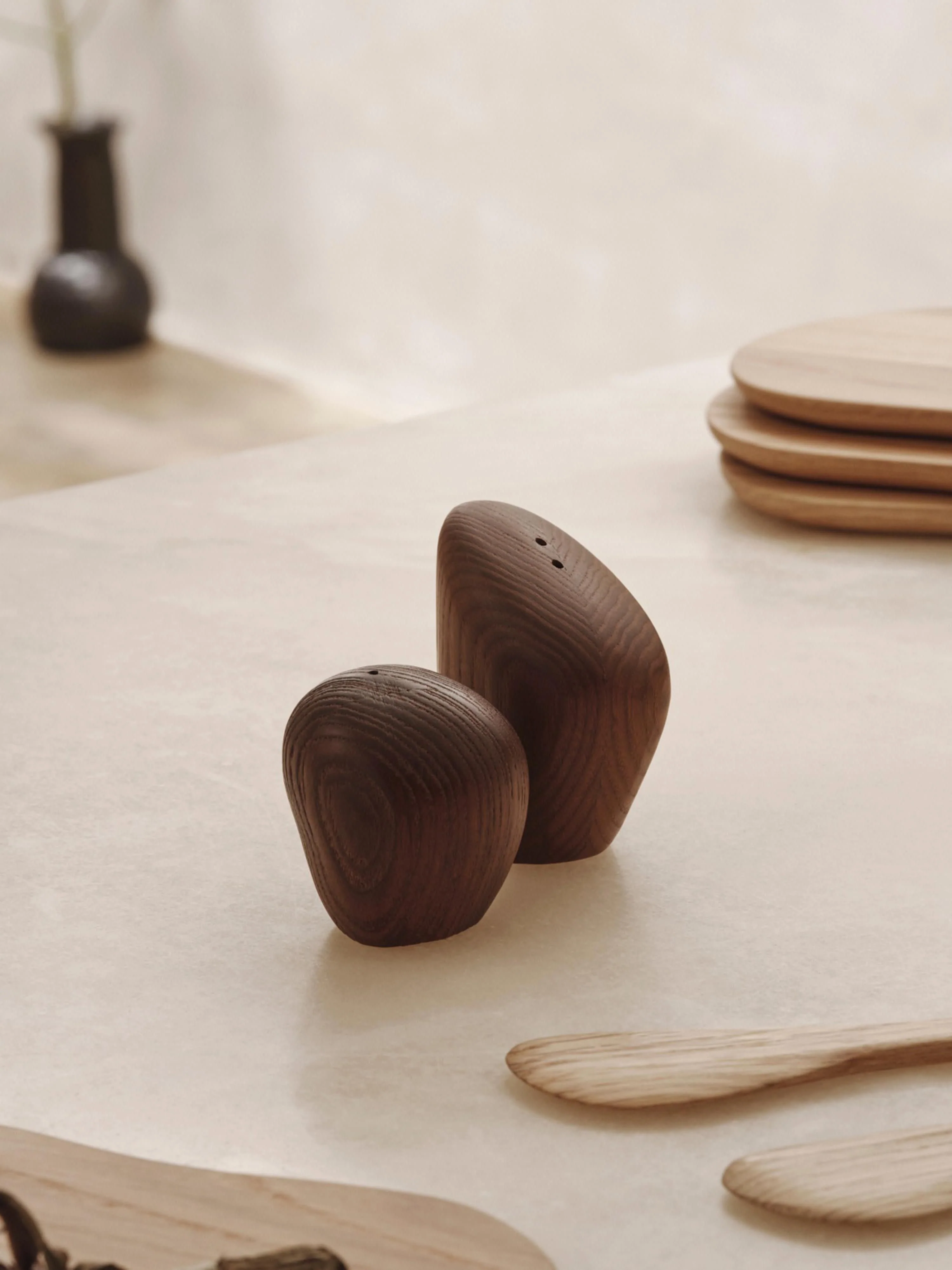 Salz- und Pfefferstreuer Cairn aus Eschenholz, 2er-Set