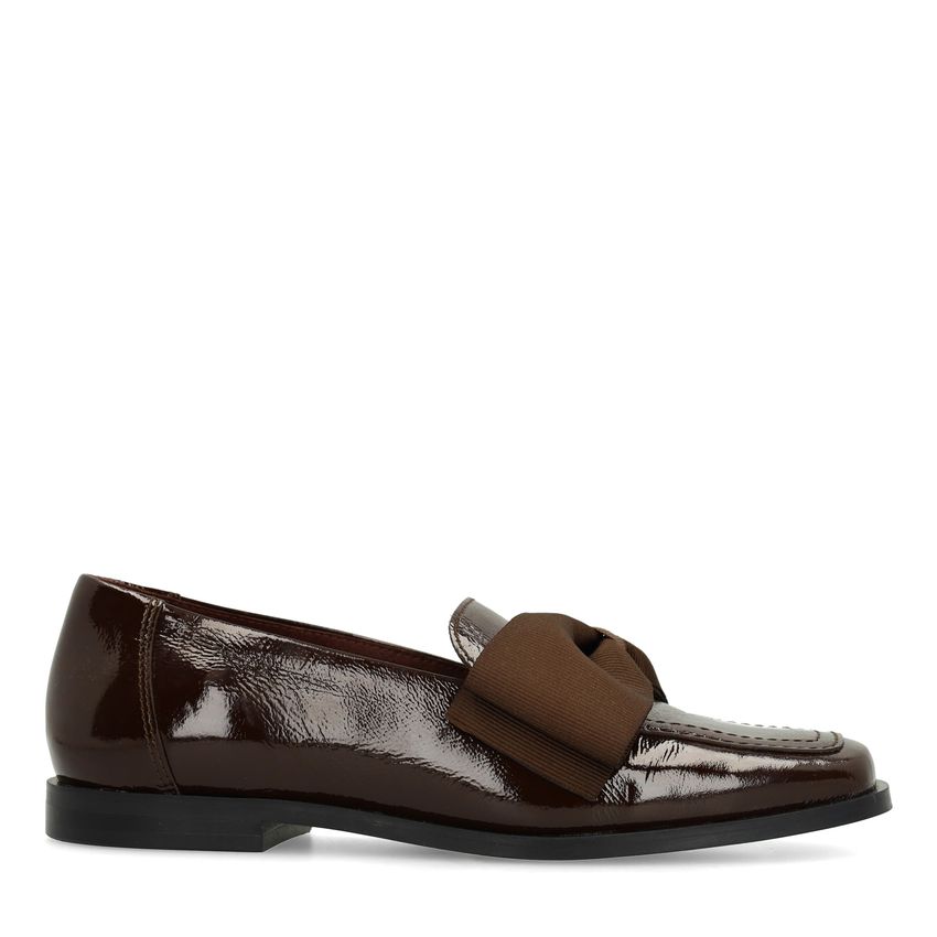 Manfield Bruine lakleren loafers met strik