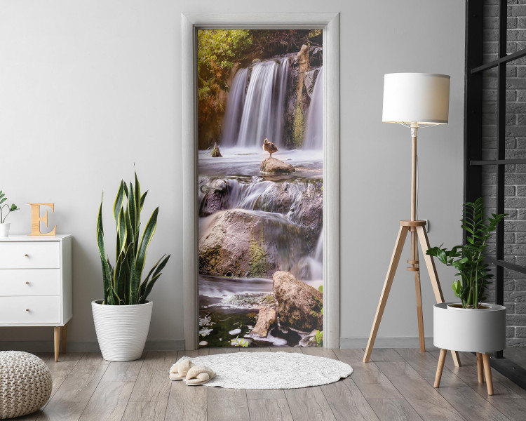 Naklejka na drzwi Kaczka na wodospadzie 75x205 cm Fototapeta