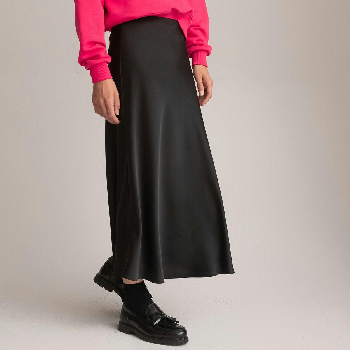 Jupe évasée longue en satin mat