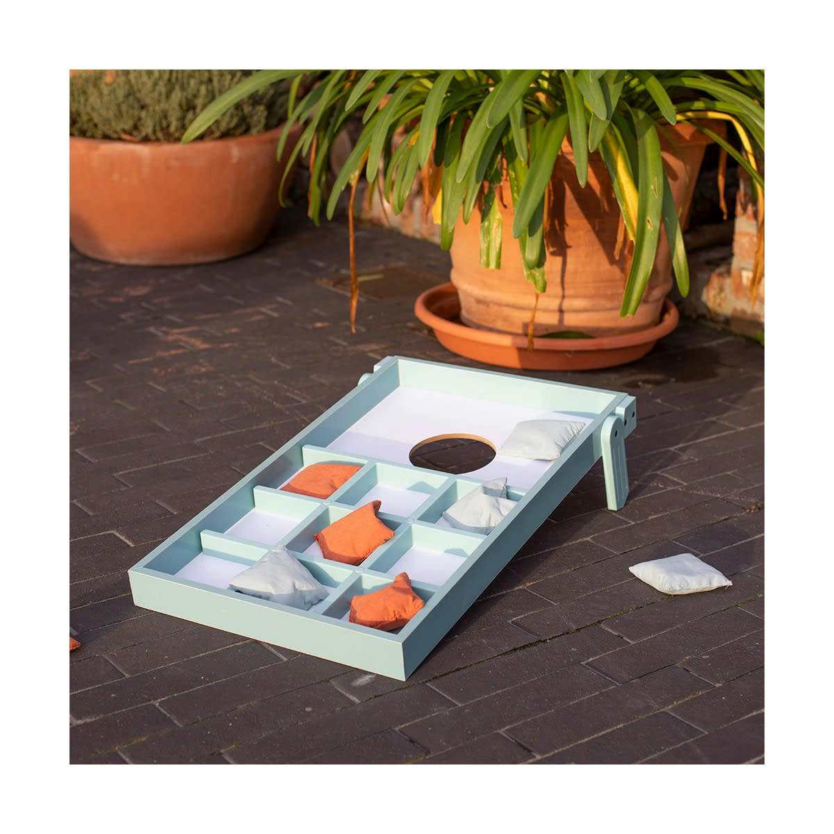 - Jeu 2 en 1 lancer de sacs et morpion