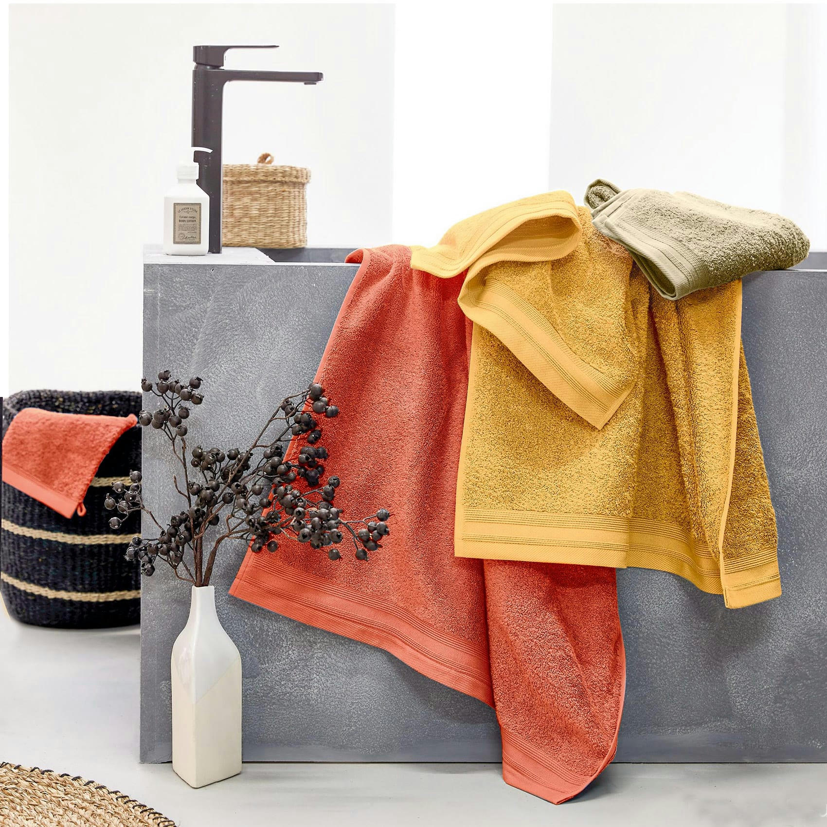 - Lot de 2 serviettes invité en éponge coton jaune ocre 33x50 cm