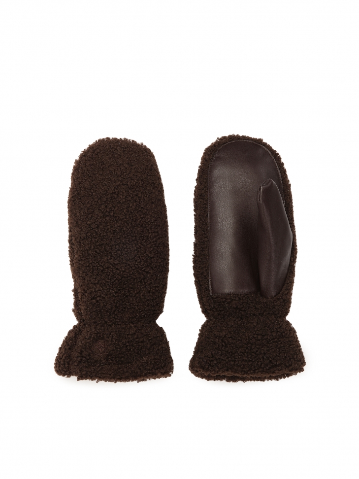 Brown gloves with one finger