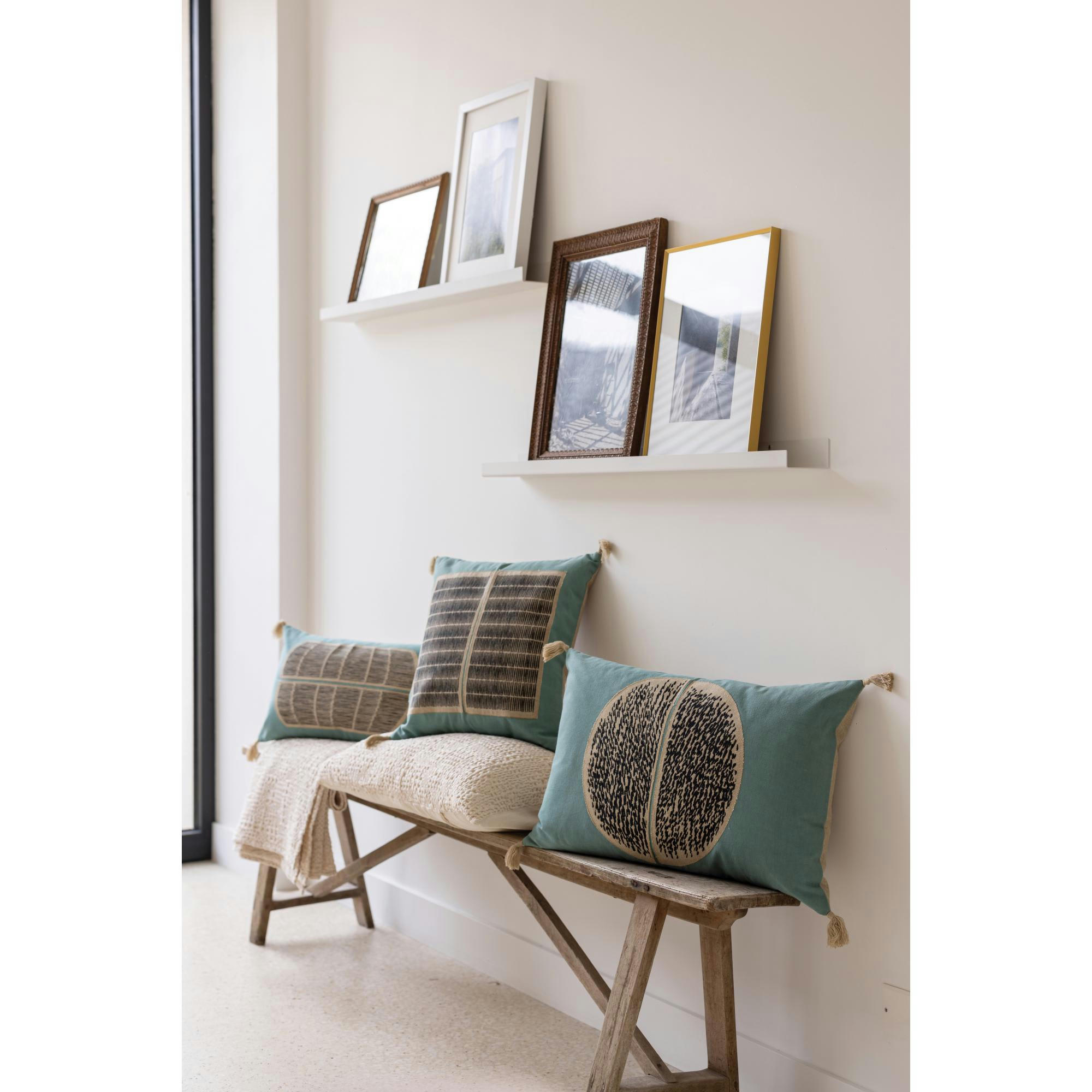 YAEL - Coussin brodé Yaël en coton prusse 30 x 50