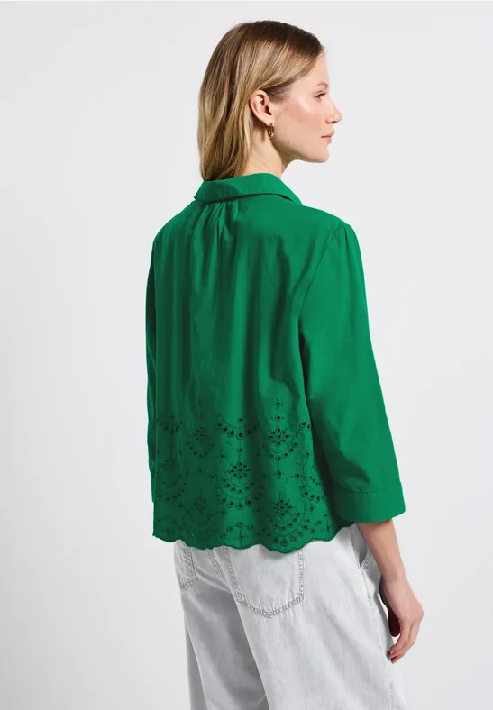 Hemdbluse mit Stickerei