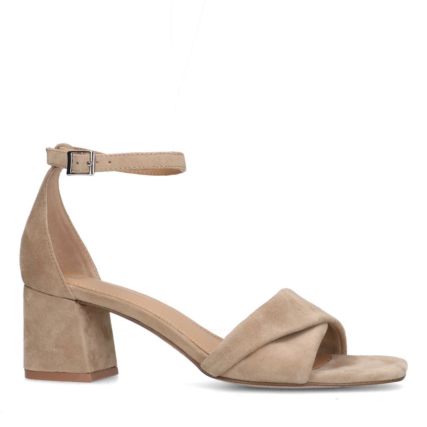 Manfield Beige suède sandalen met hak