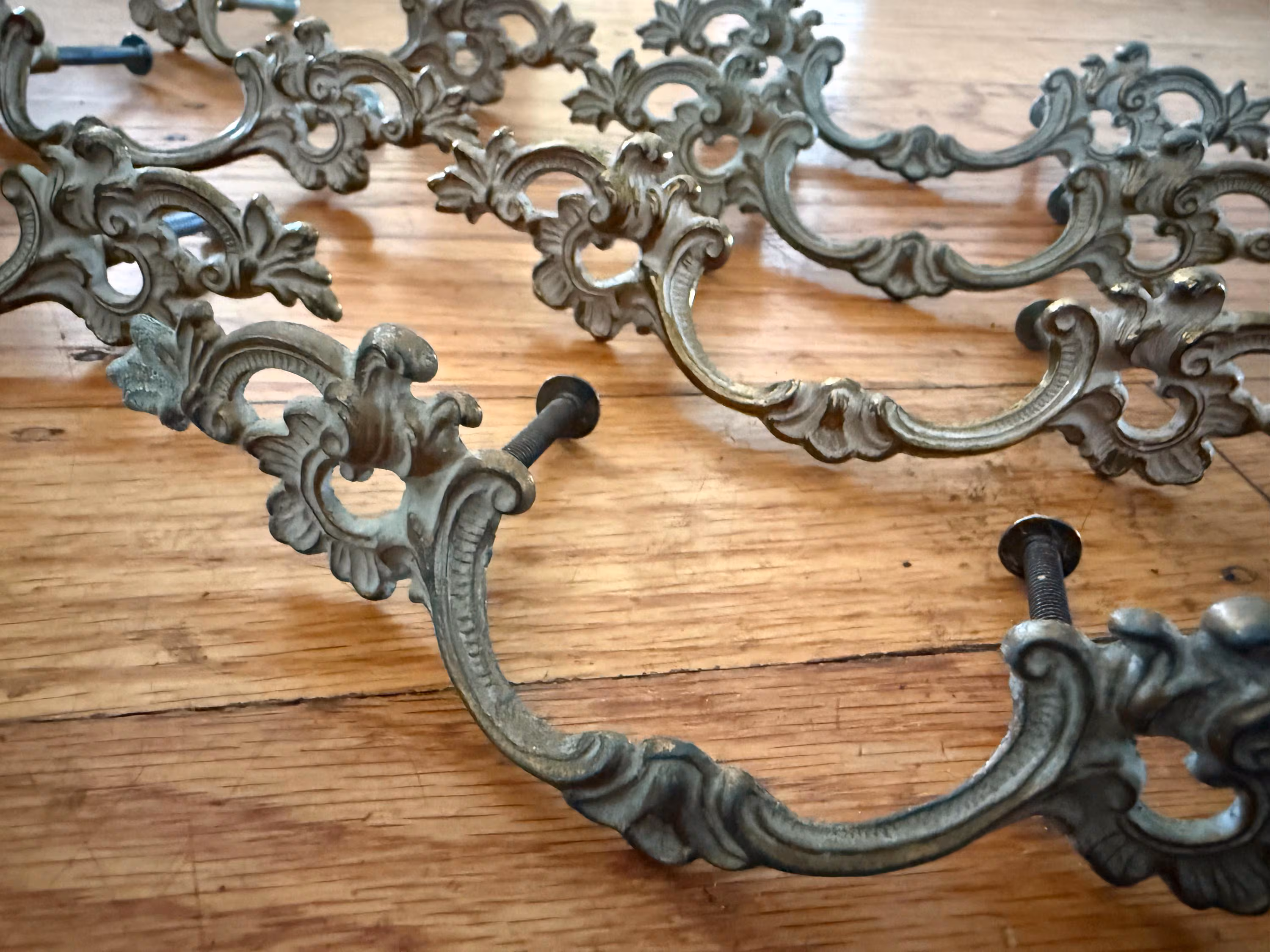 Set 7 vintage retro French Provincial 2 1/2” centers pull handles fancy 1960’s