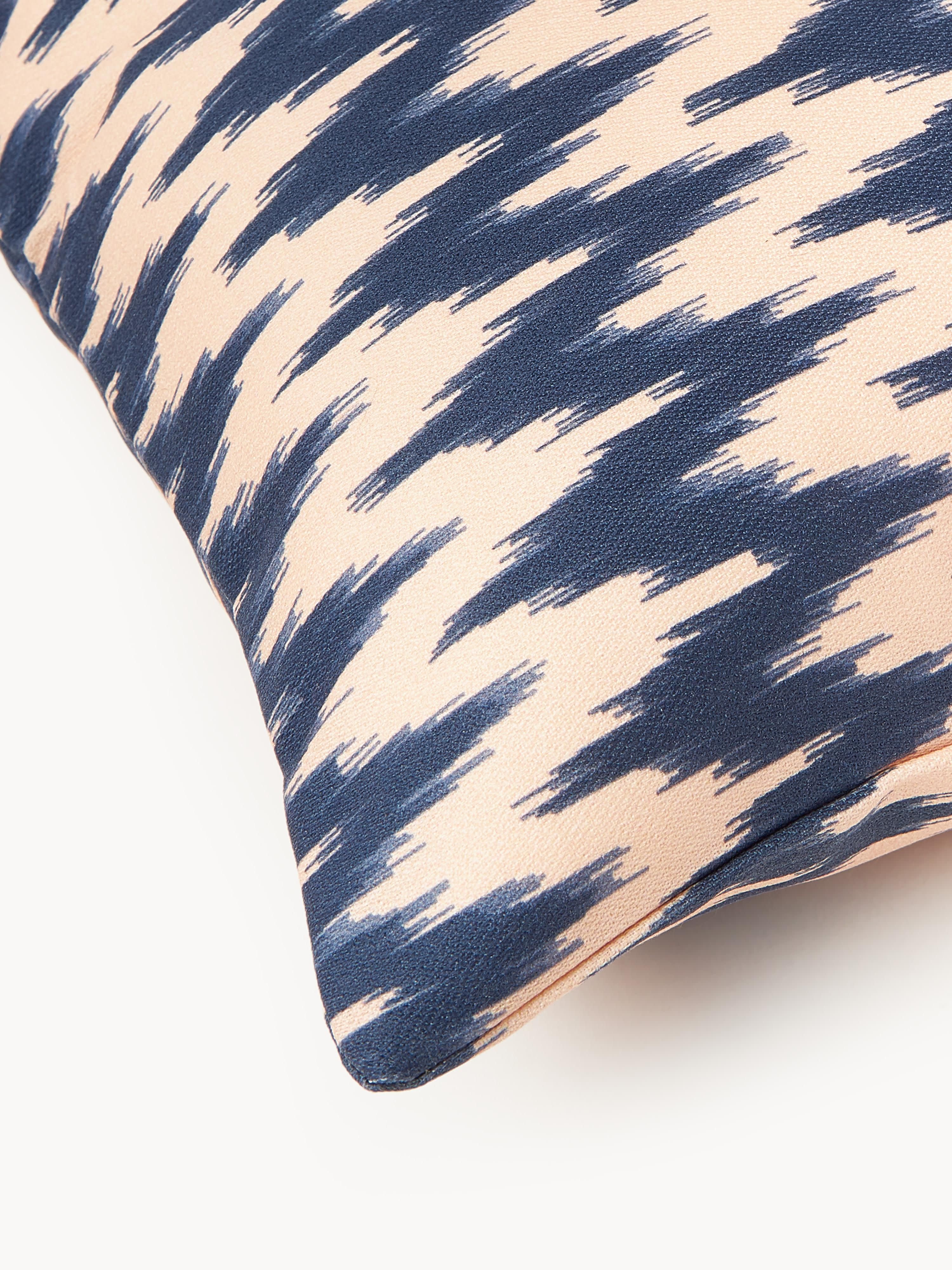Outdoor-Kissenhülle Maillot mit Ikat Muster