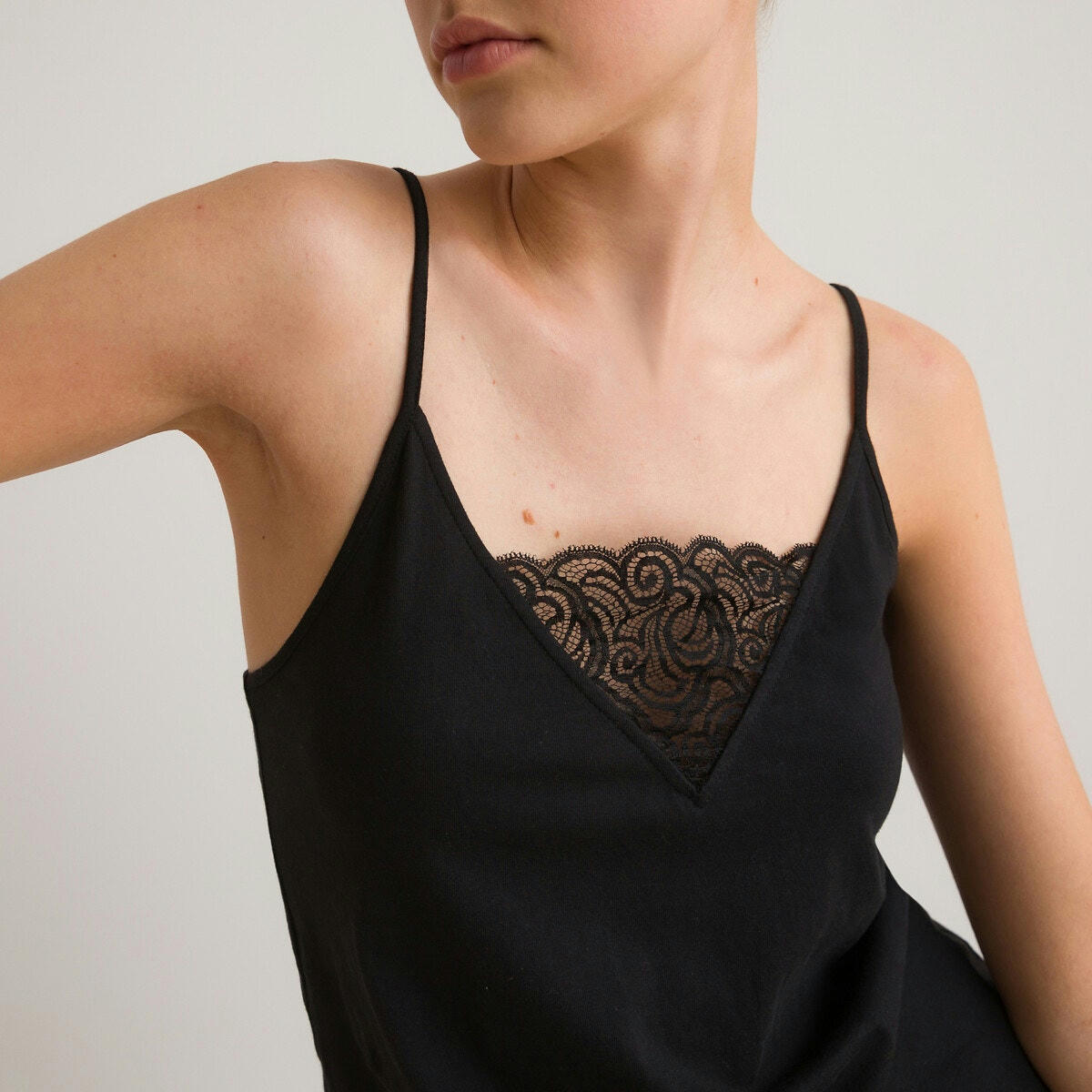 Pyjashort débardeur détail dentelle et short