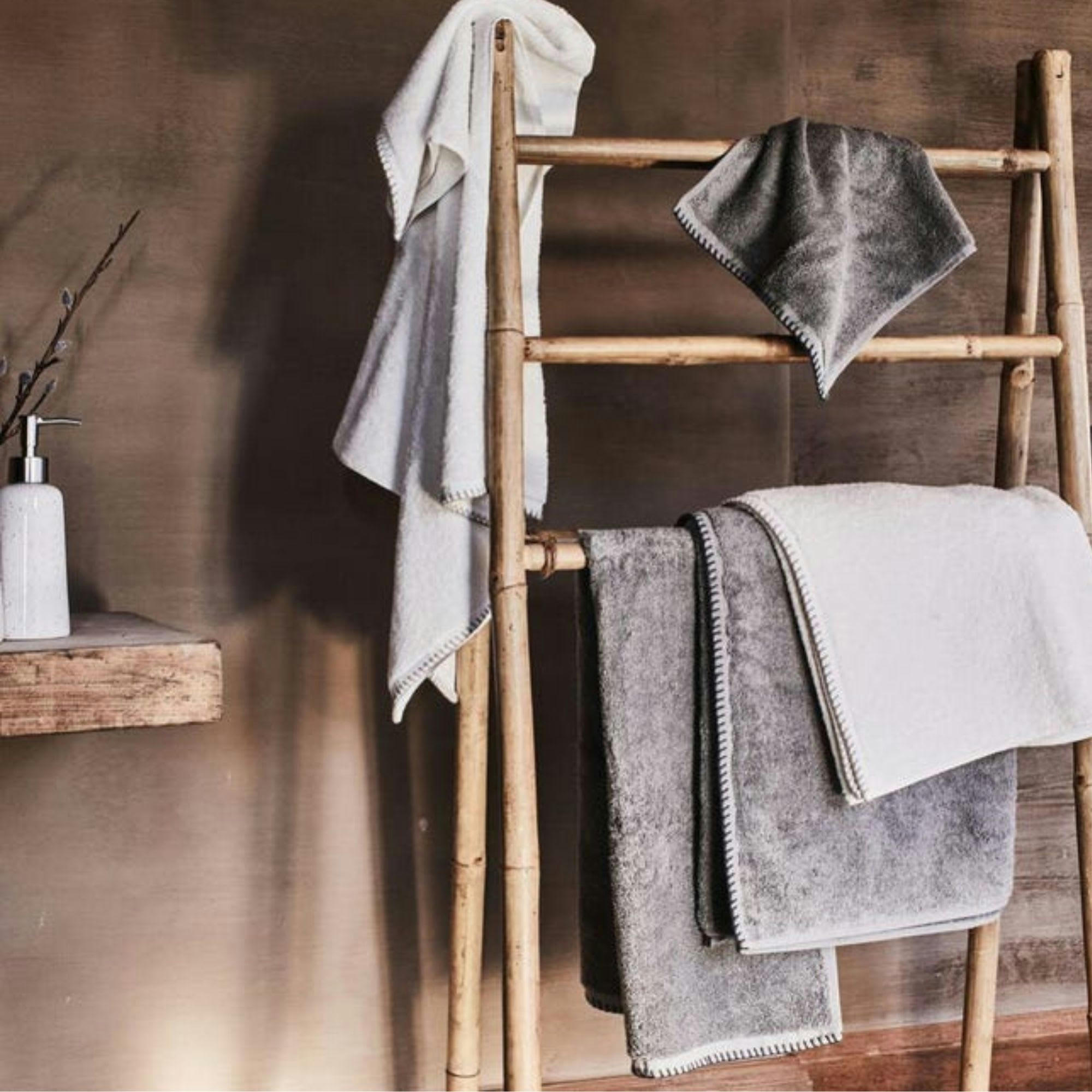 - Porte-serviettes en bambou 130x64cm