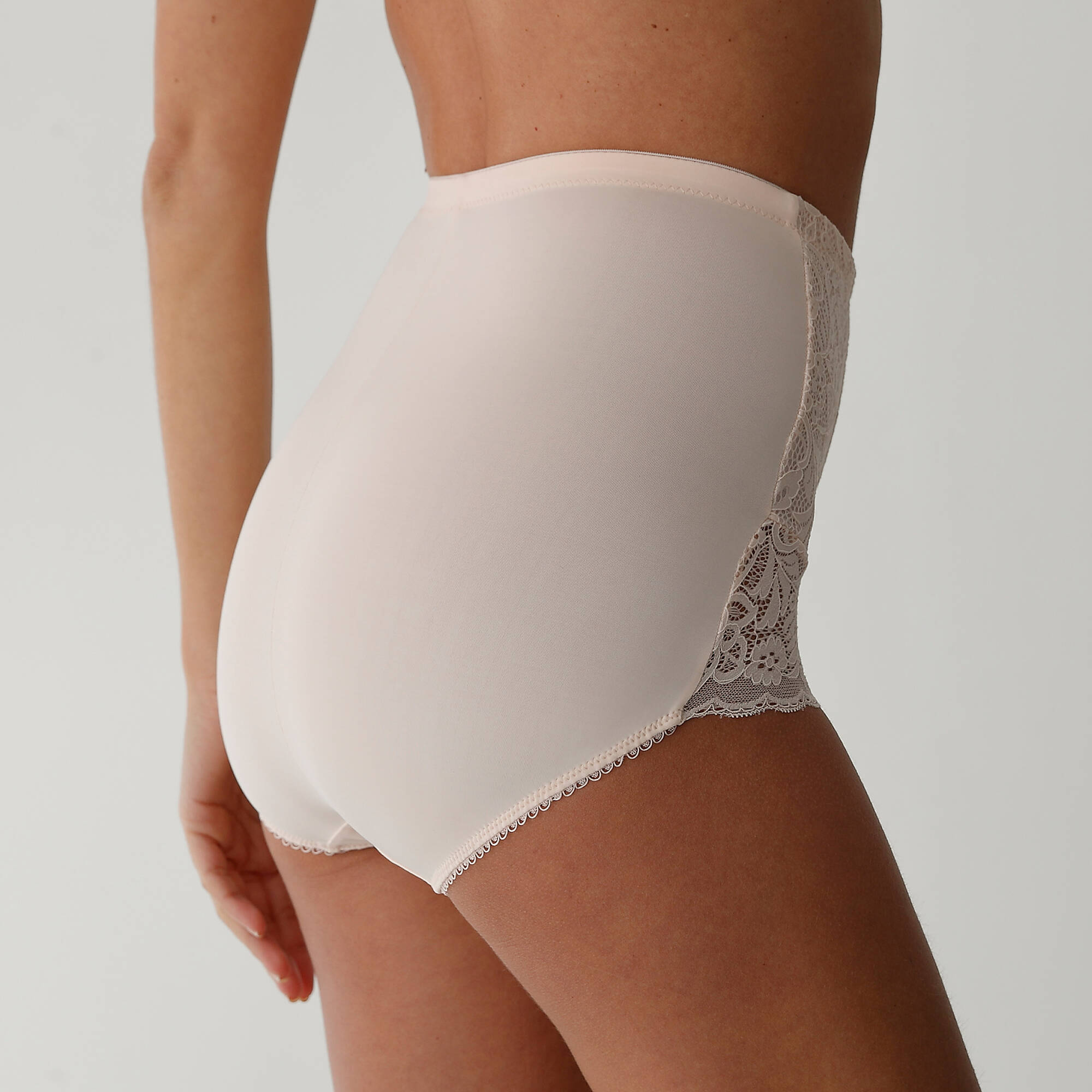 Gaine affinante plastron dentelle - maintien