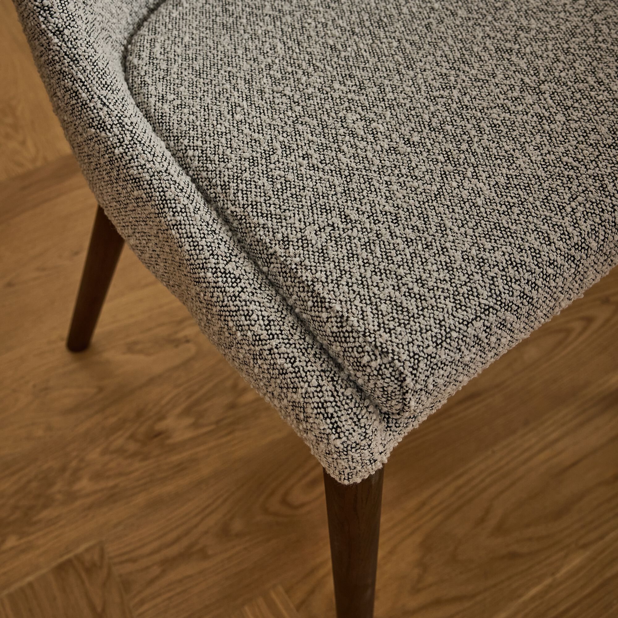 ABBY - Chaise de repas en tissu bouclette rasé - gris clair