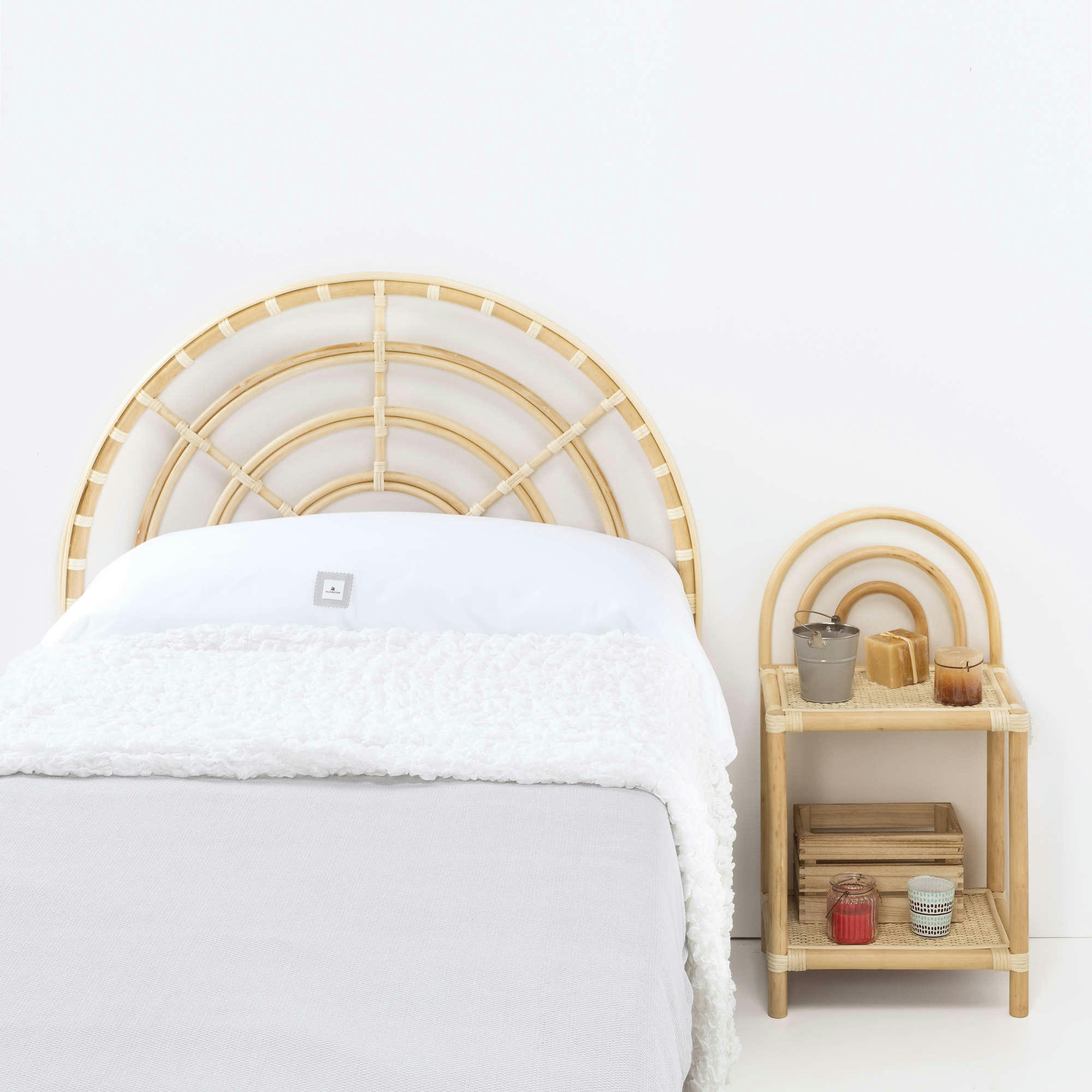 RATTAN - Table de chevet en rotin pour chambre d'enfant